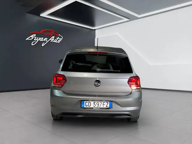 Volkswagen Polo view 3