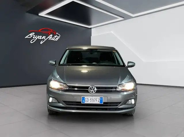 Volkswagen Polo view 2