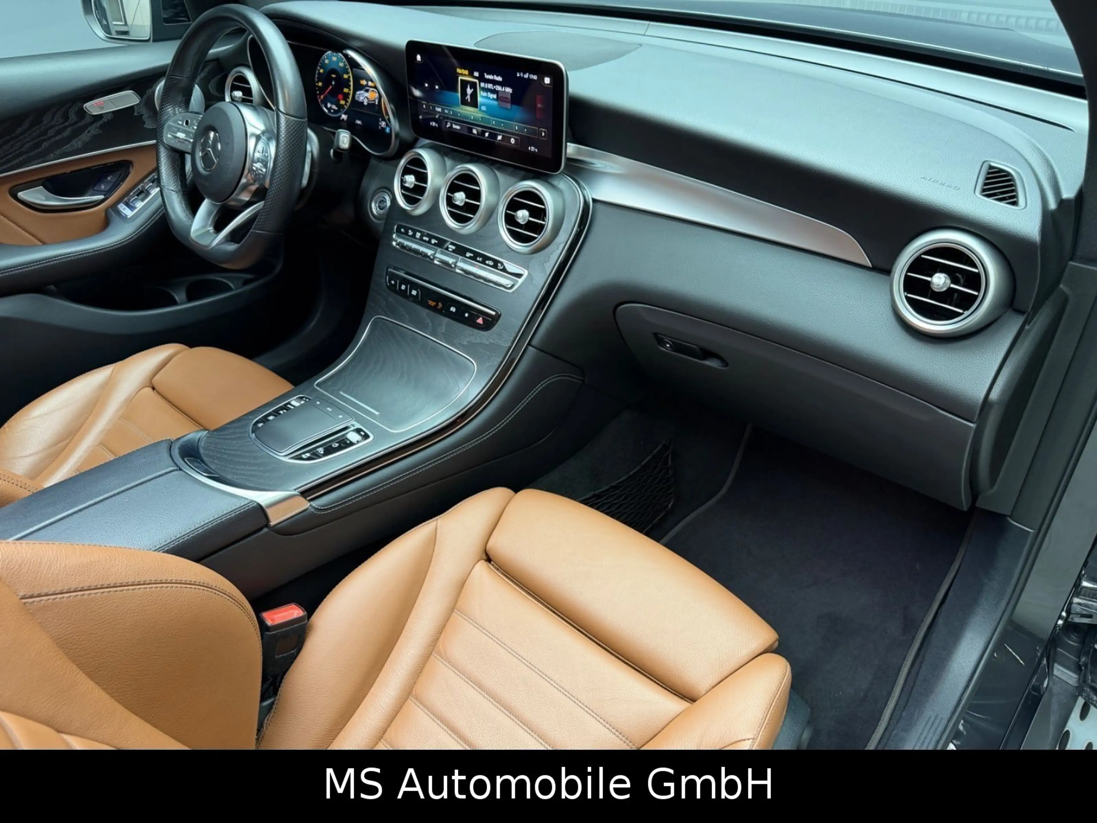 Mercedes-Benz GLC 400 d 4Matic AMG Line /Panoramdach/Distronic — photo 13