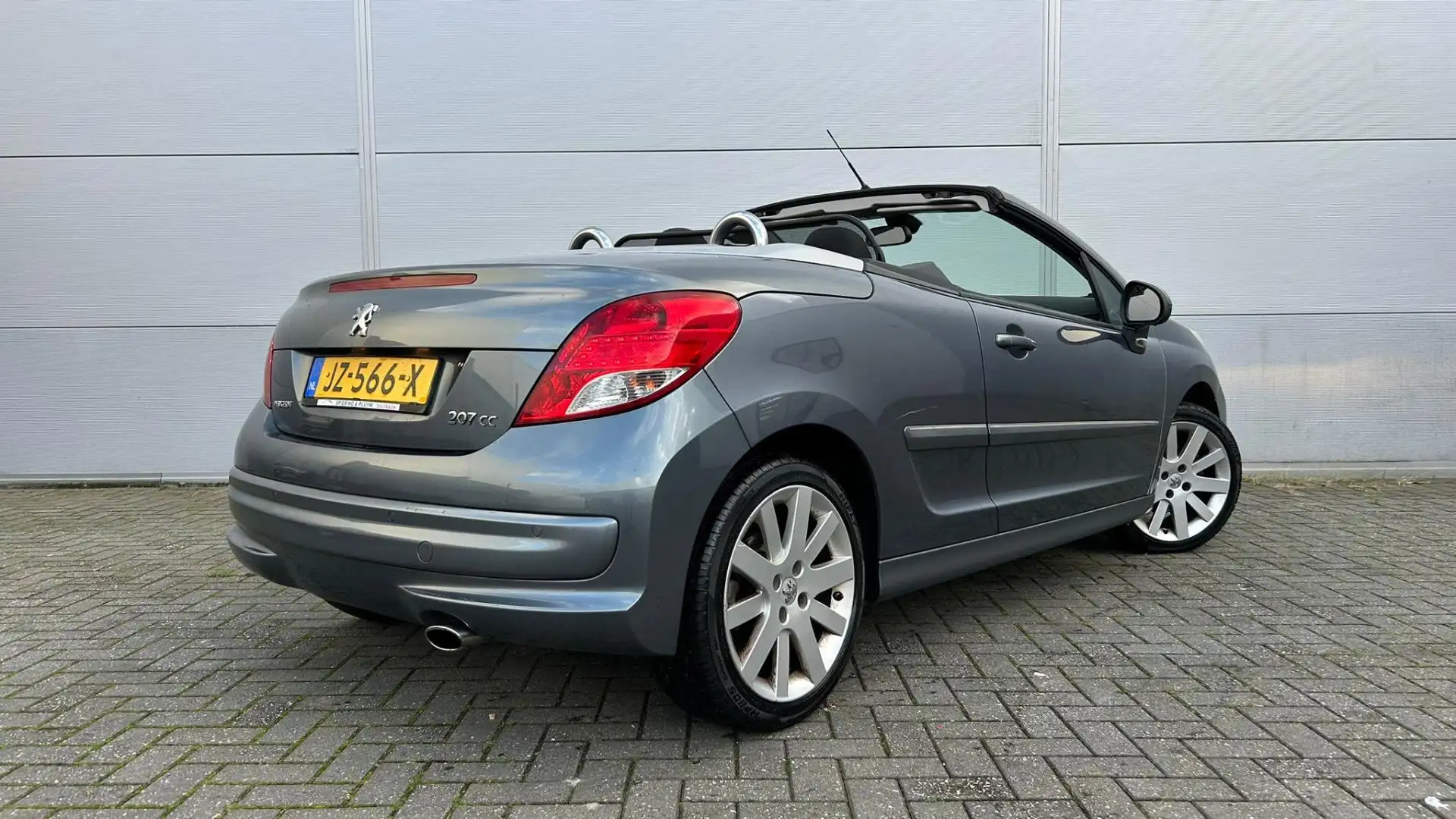 Peugeot 207 CC 1.6 THP Sport, Elek. Kap, Leder, ECC Grau - 2