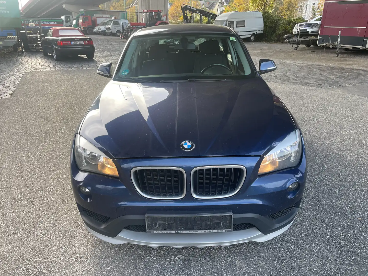 BMW X1 18 i sDrive Bleu - 2