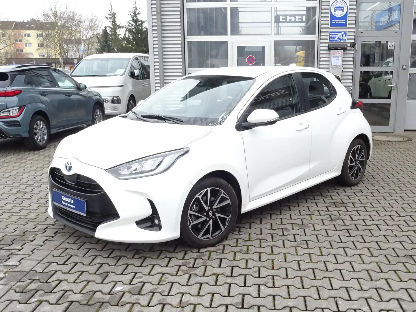Toyota Yaris Hybrid 5-Türer 1.5 VVT-i Team Deutschland Kamer Weiß - 1