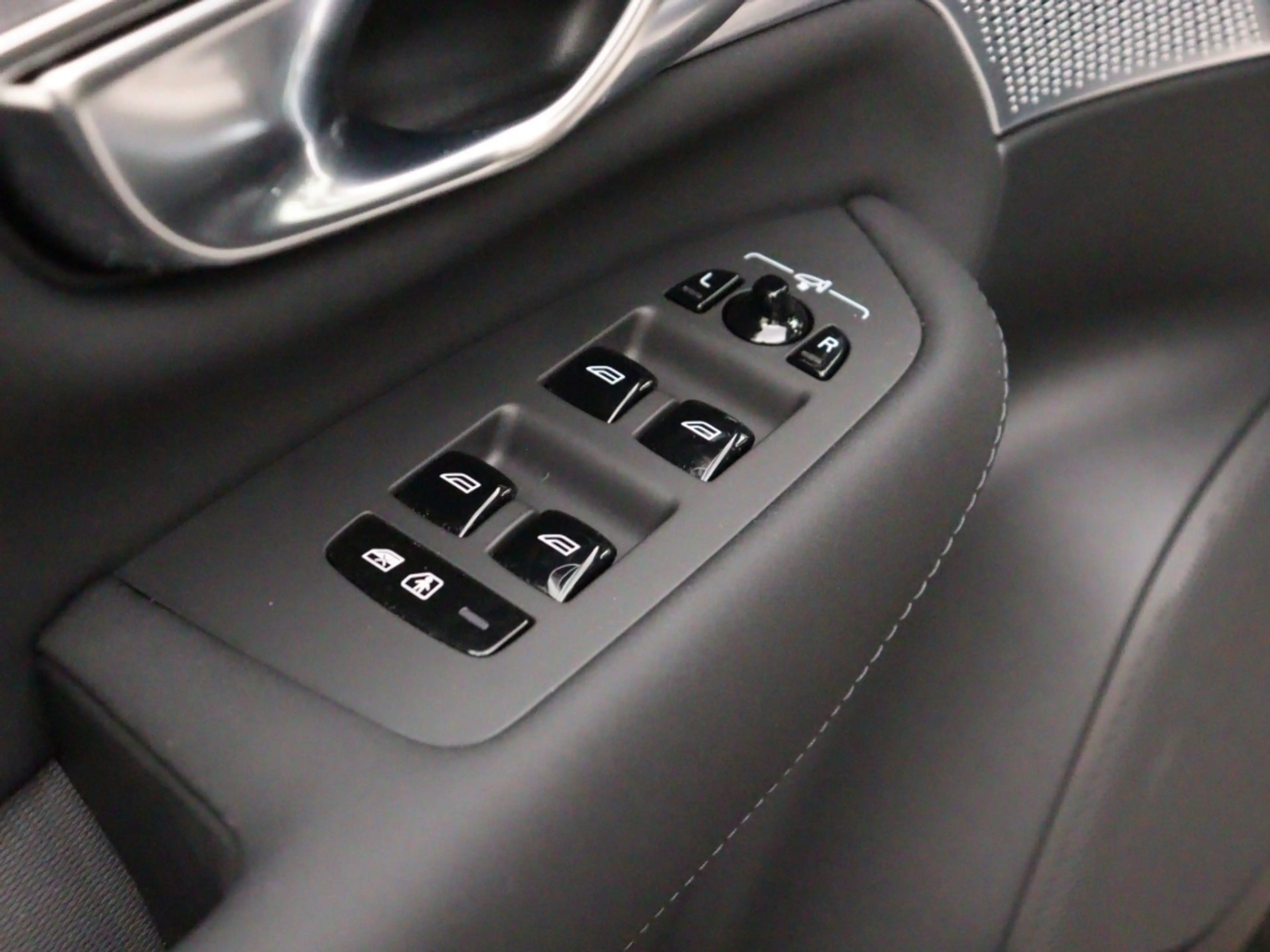 Volvo XC90 T8 PLUG-IN HYBRID ULTRA DARK LUCHTVERING 22INCH SC — photo 12
