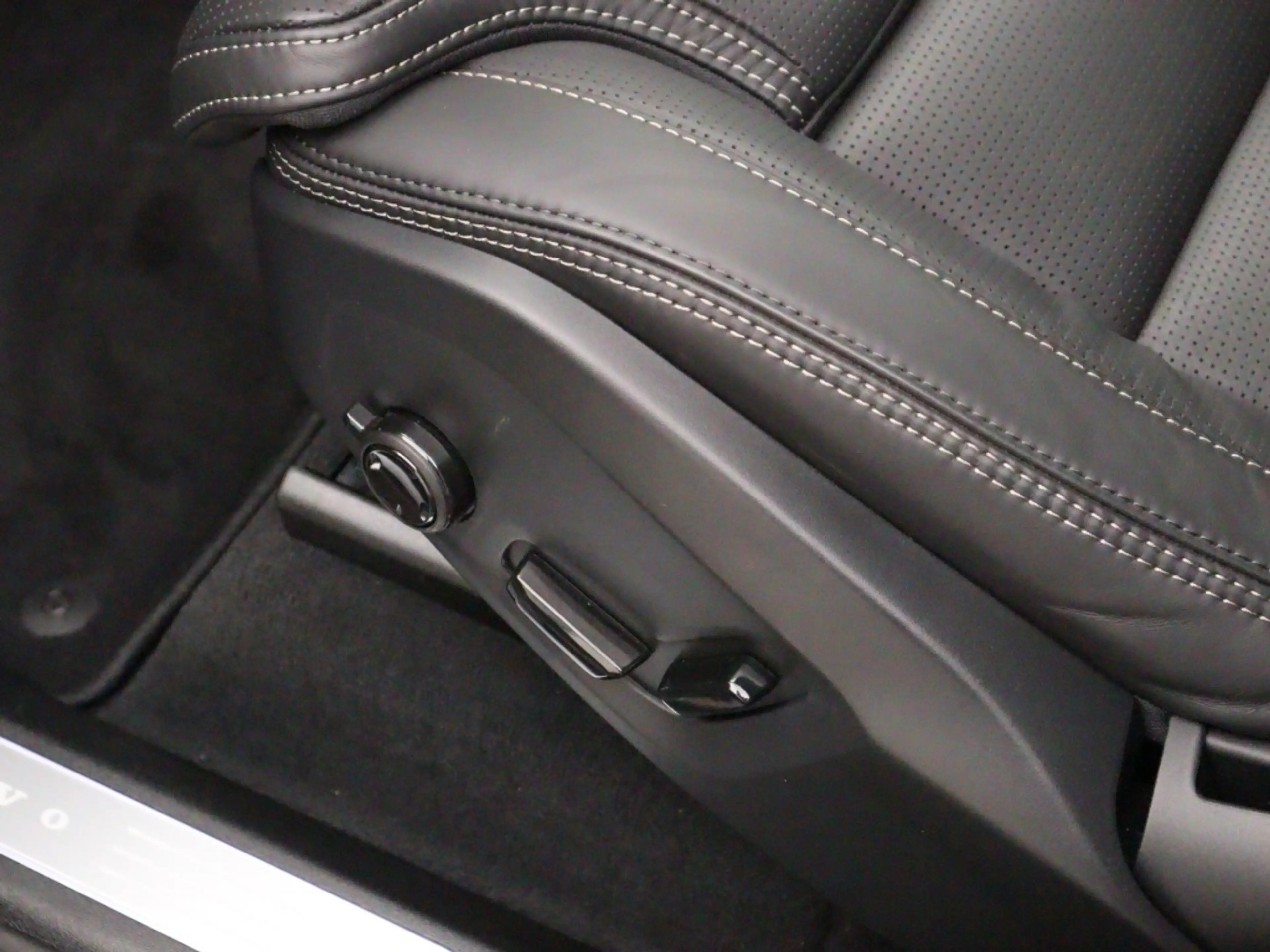 Volvo XC90 T8 PLUG-IN HYBRID ULTRA DARK LUCHTVERING 22INCH SC — photo 11