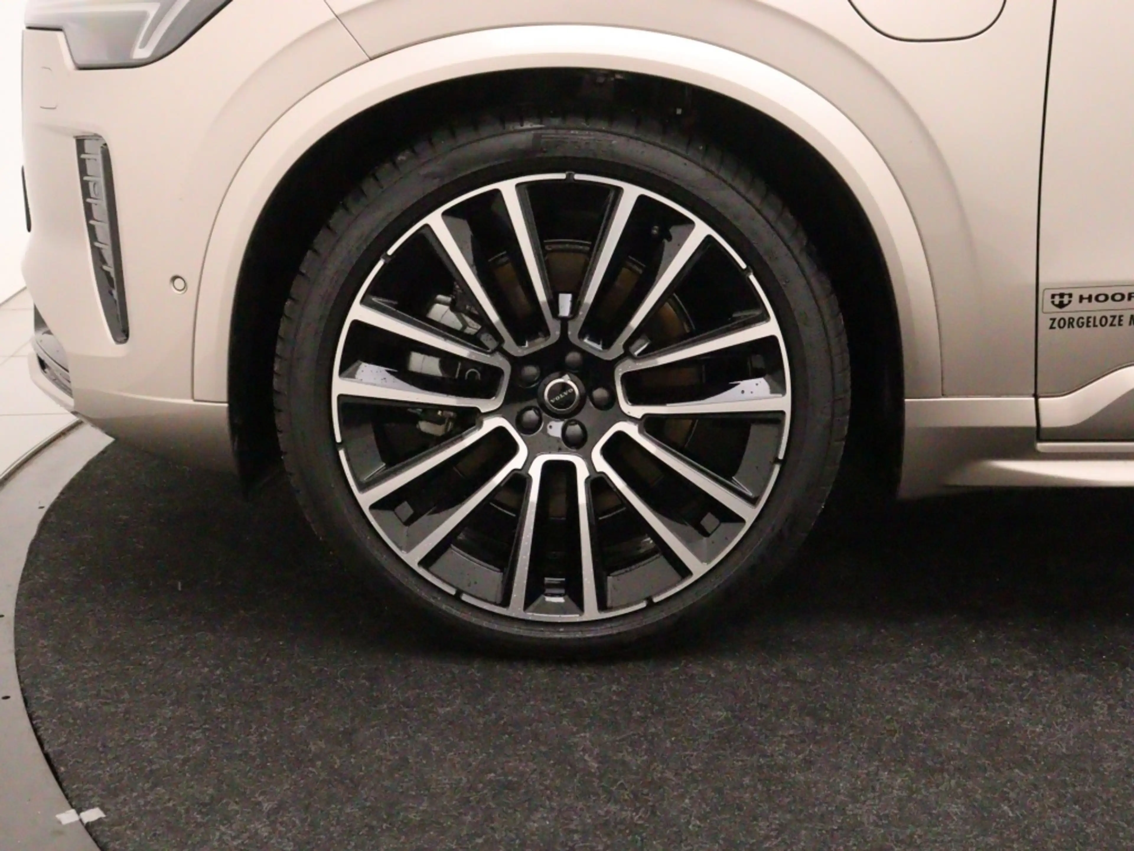 Volvo XC90 T8 PLUG-IN HYBRID ULTRA DARK LUCHTVERING 22INCH SC — photo 8