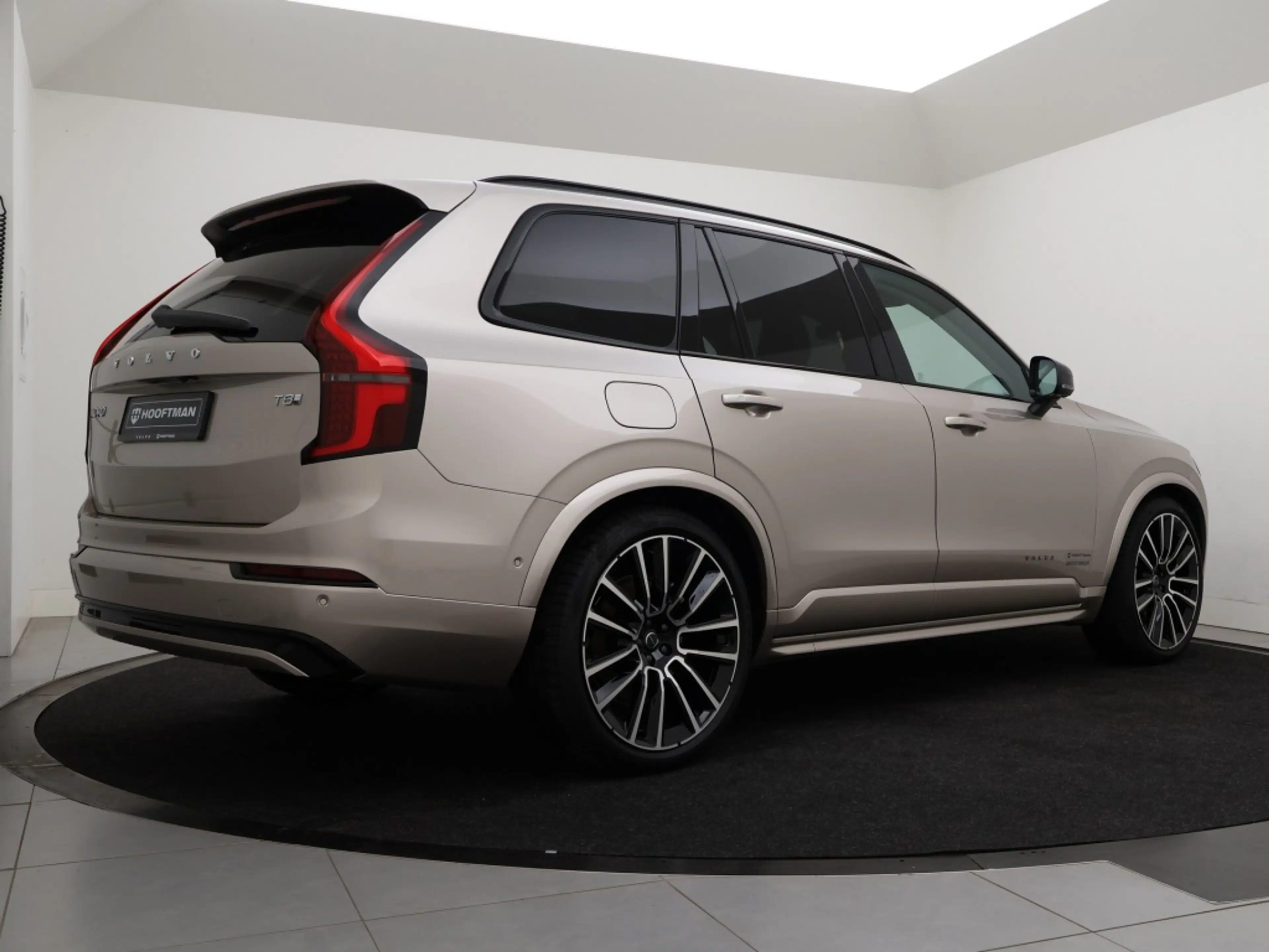 Volvo XC90 T8 PLUG-IN HYBRID ULTRA DARK LUCHTVERING 22INCH SC — photo 3