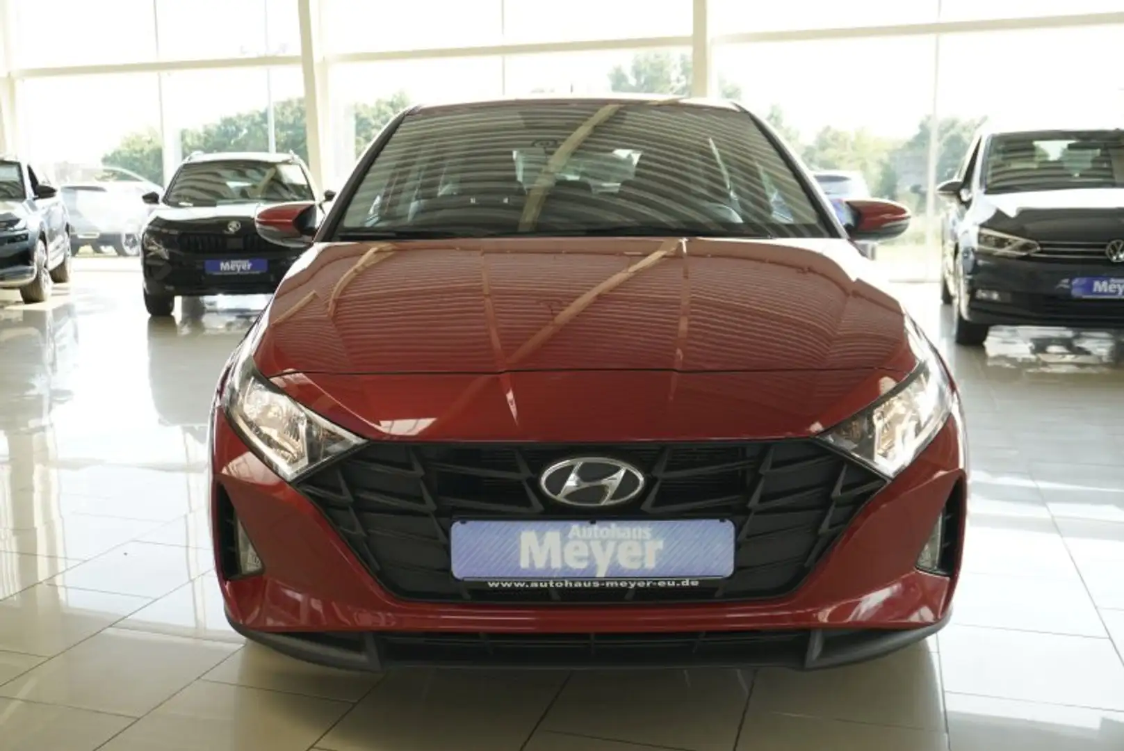 Hyundai i20 1,2 84PS Winterp/Temp/Pdc/Klima Rood - 2