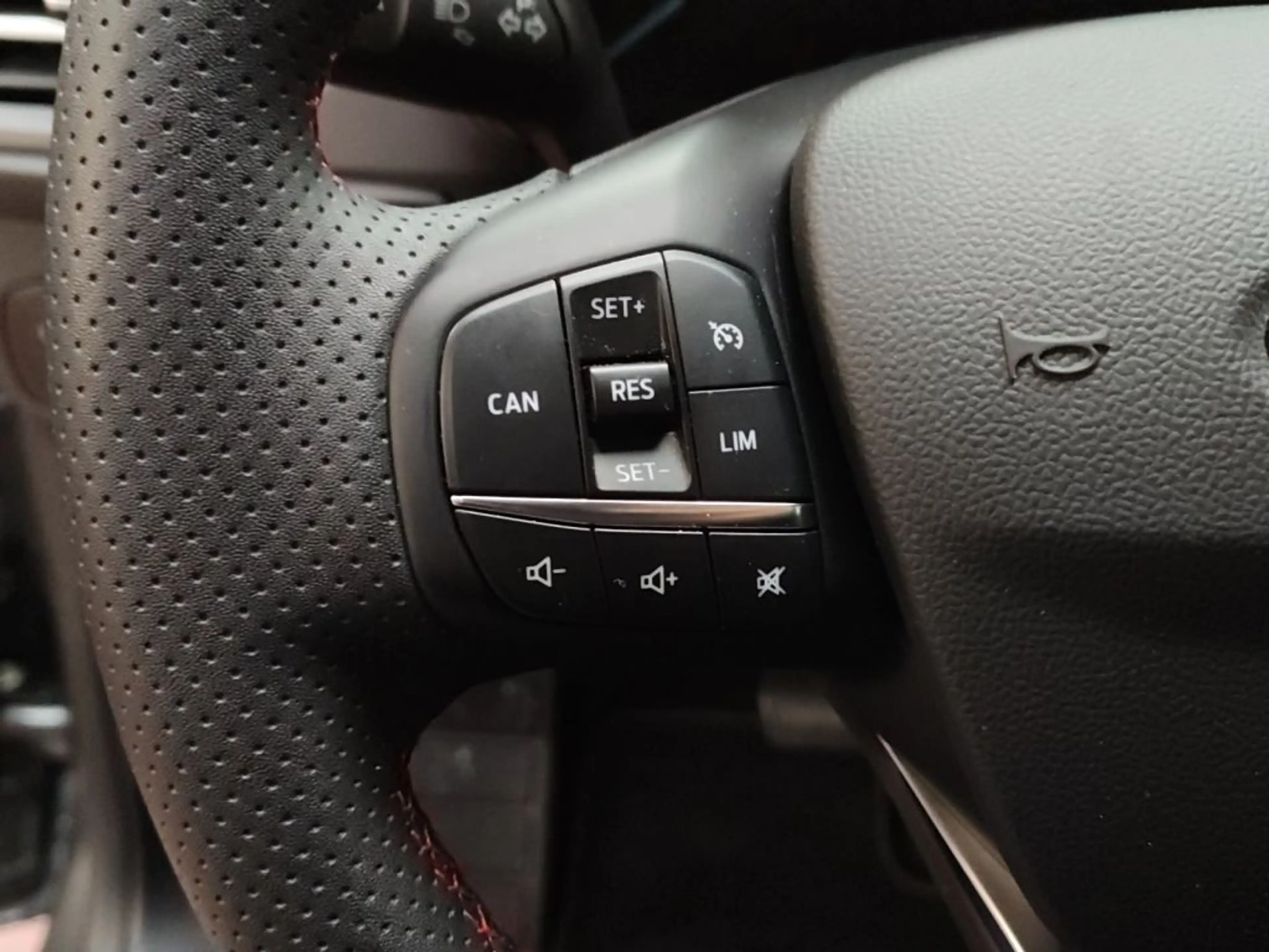 Ford Focus Turnier 1.5 EcoBlue Start-Stopp-System Aut. ST-LIN — photo 11