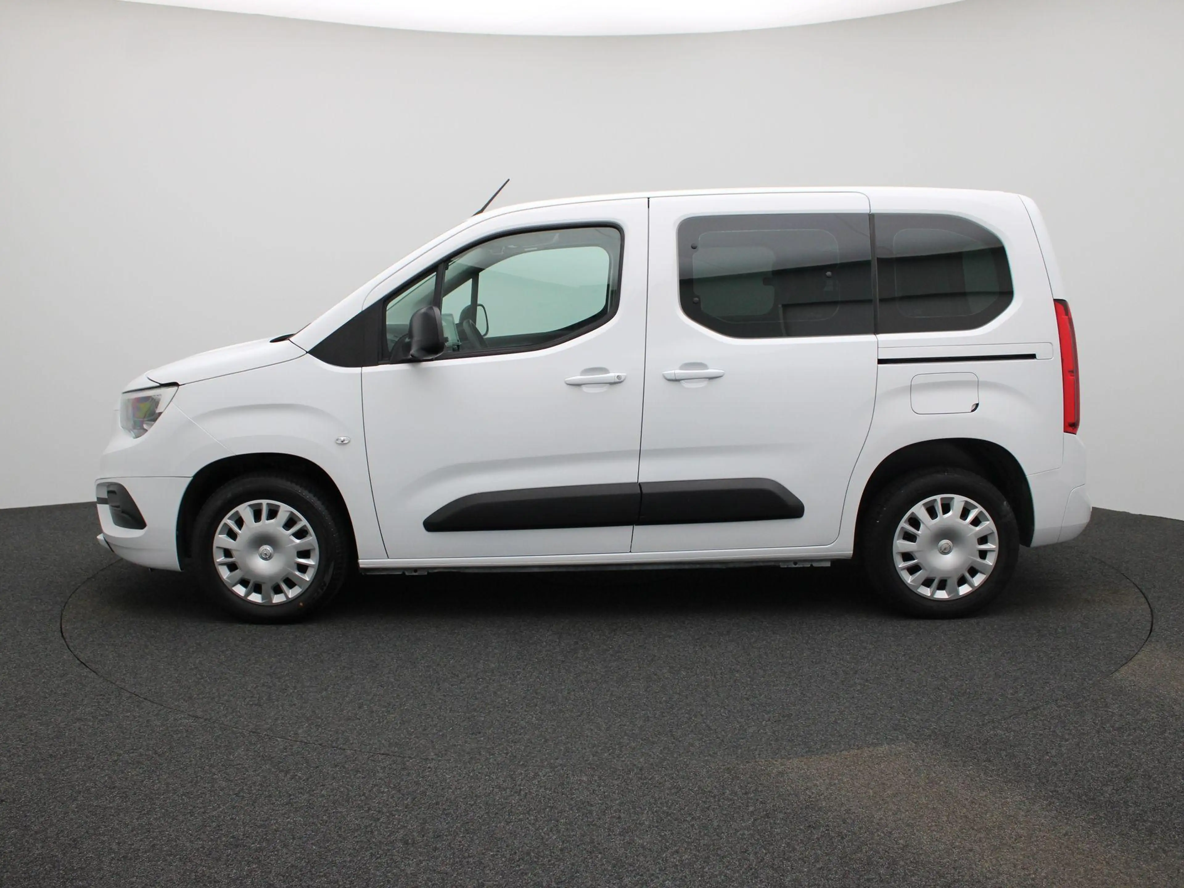 Opel Combo Life 1.5 Turbo D BlueI 75kW S/S Edition L1H1 — photo 4