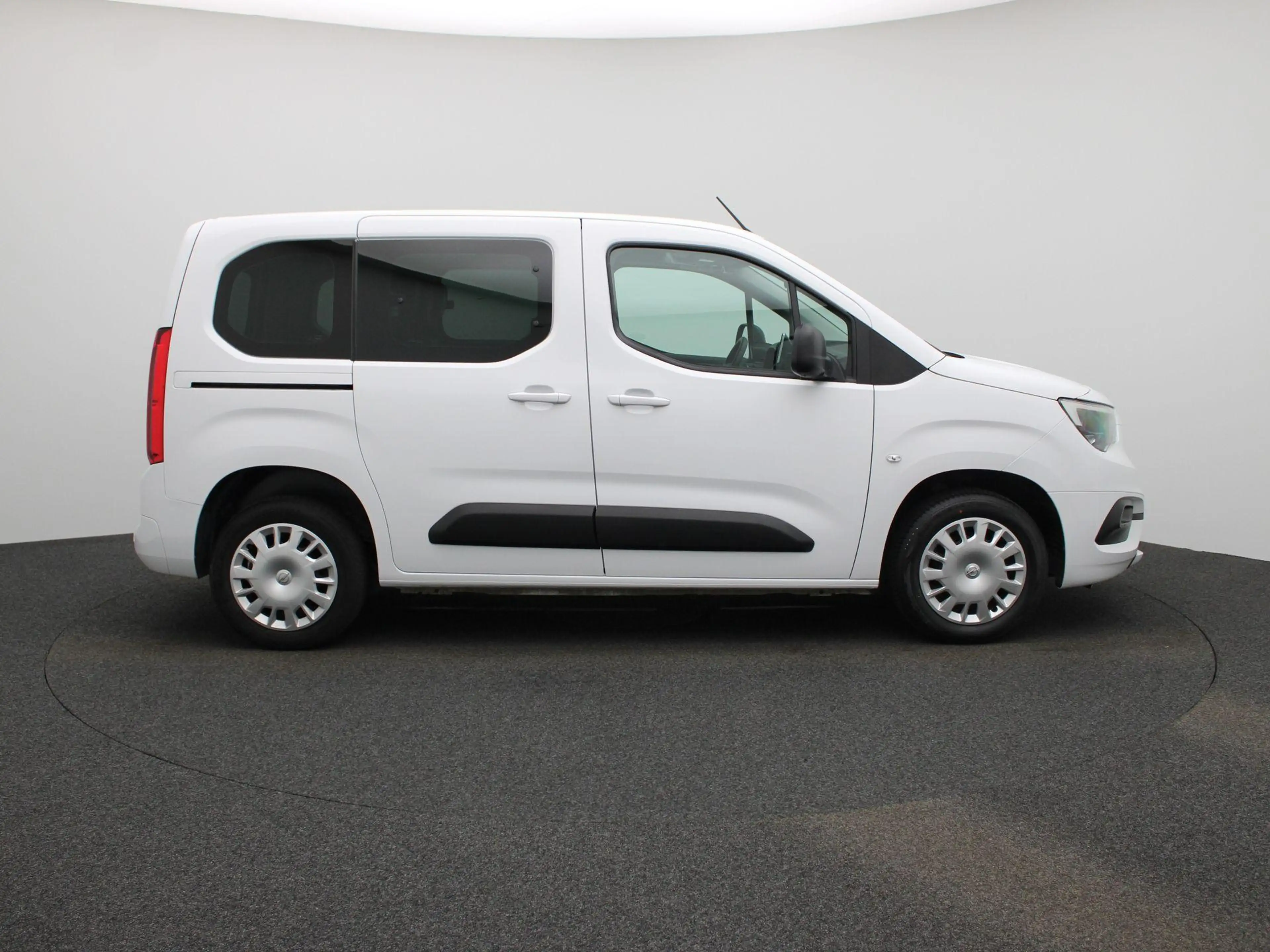 Opel Combo Life 1.5 Turbo D BlueI 75kW S/S Edition L1H1 — photo 6