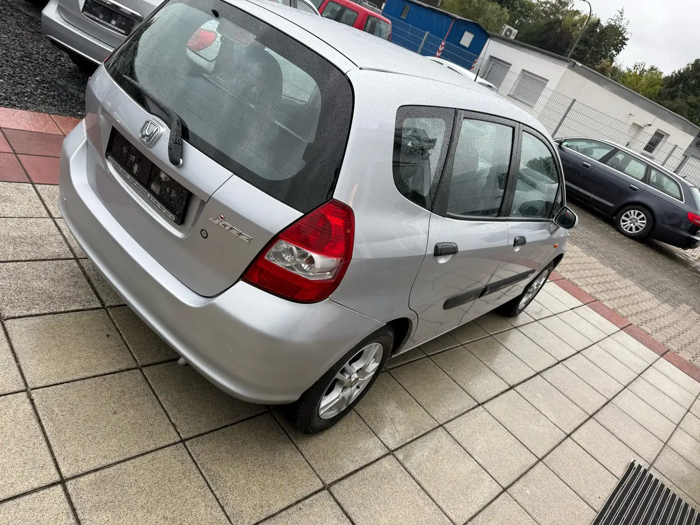 Honda Jazz 1.4 LS Automatik Tüv 02/2027 Grau - 2