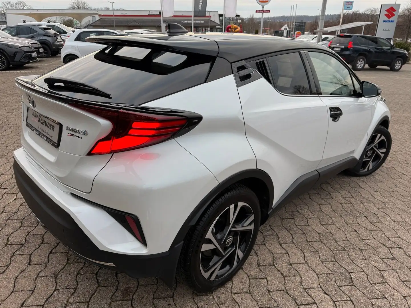 Toyota C-HR 1.8 Hybrid Team D **DESIGNPAKET** Weiß - 2