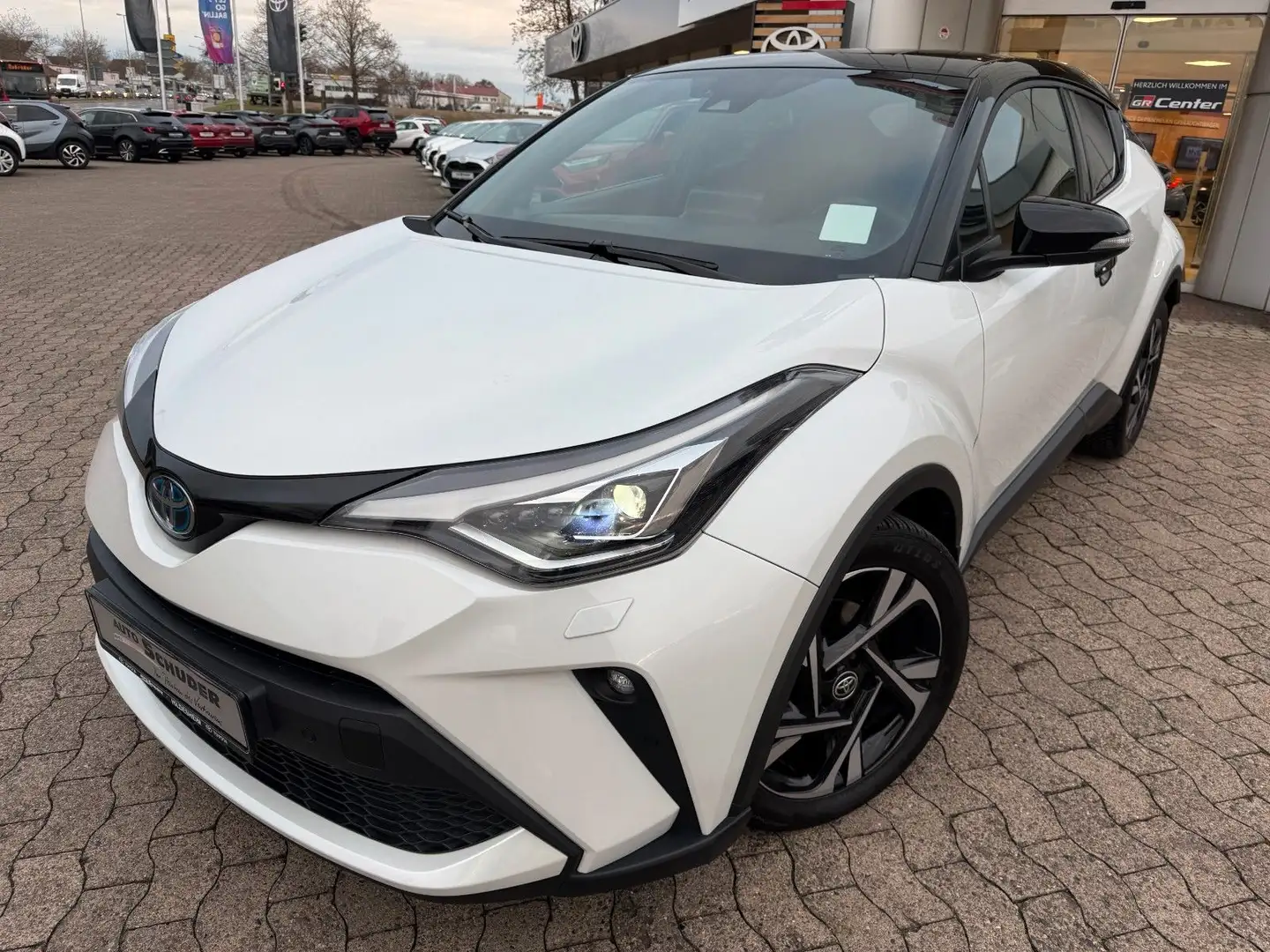 Toyota C-HR 1.8 Hybrid Team D **DESIGNPAKET** Weiß - 1