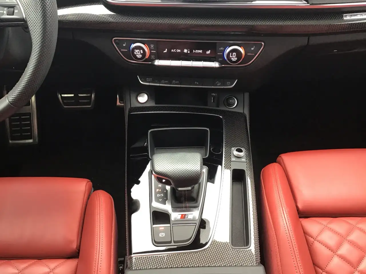 Audi SQ5 снимка Audi SQ5