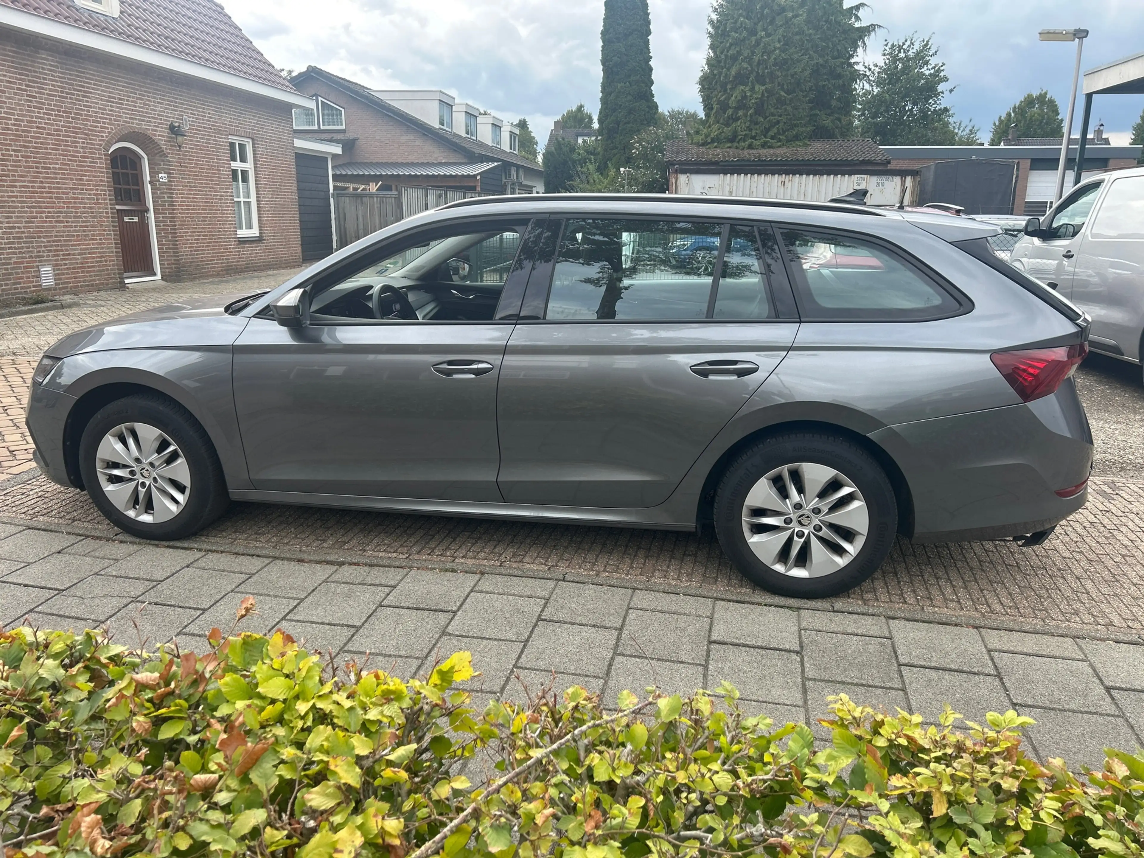 Skoda Octavia Combi — photo 2