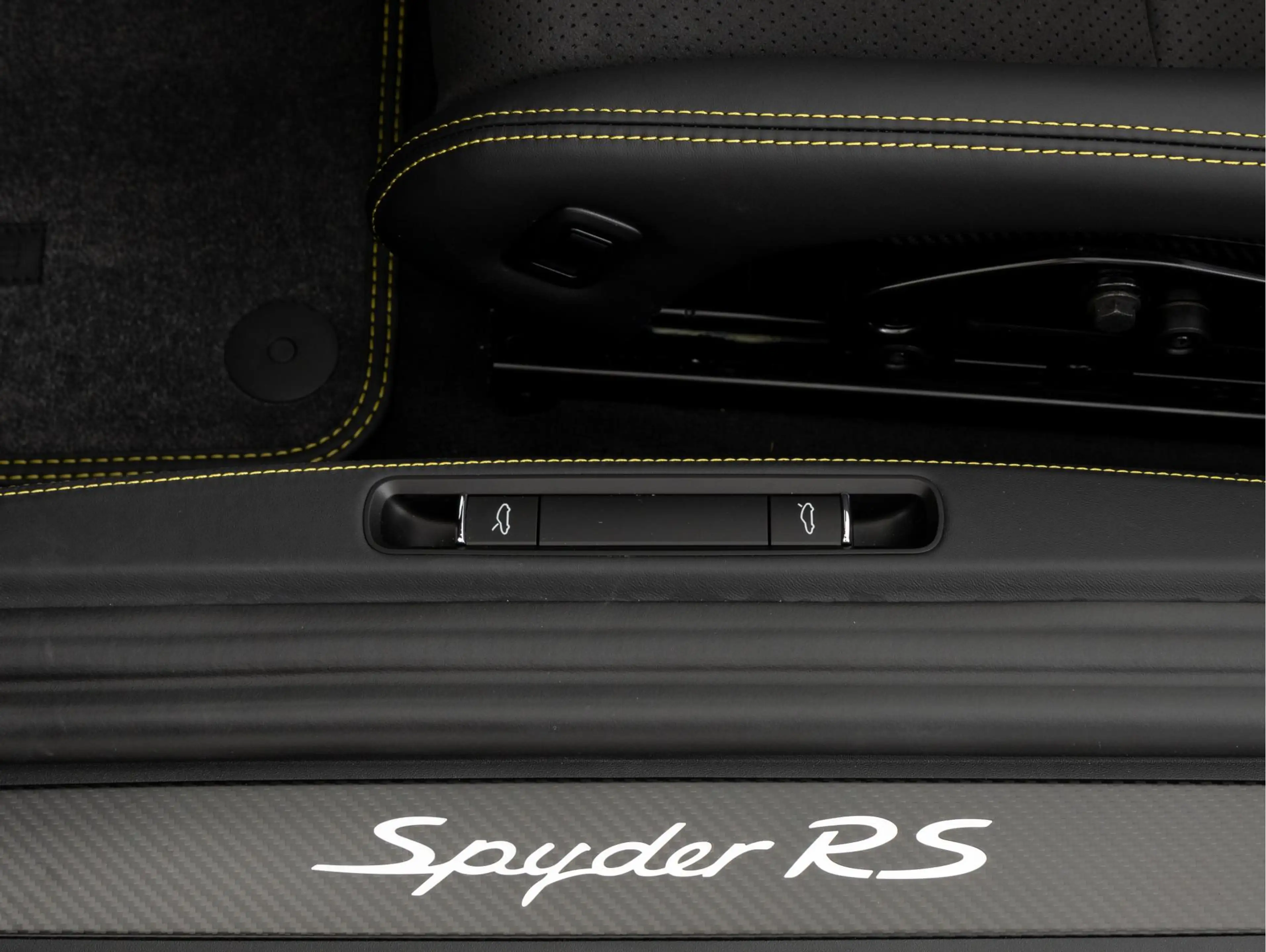 Porsche 718 Spyder RS — photo 40
