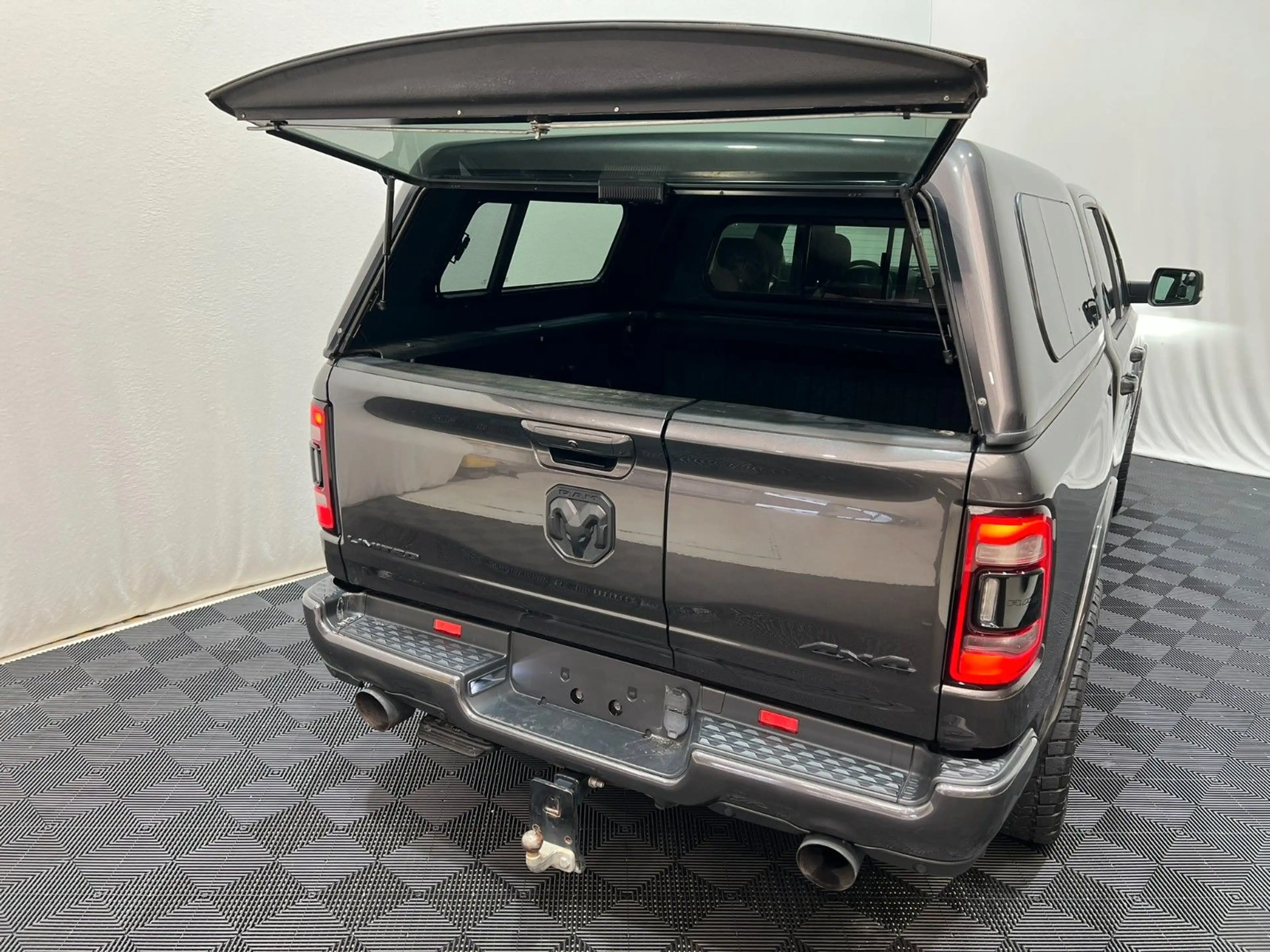 Dodge RAM 1500 LIMITED NIGHT CREW CAB 4X4 *MFT* — photo 6