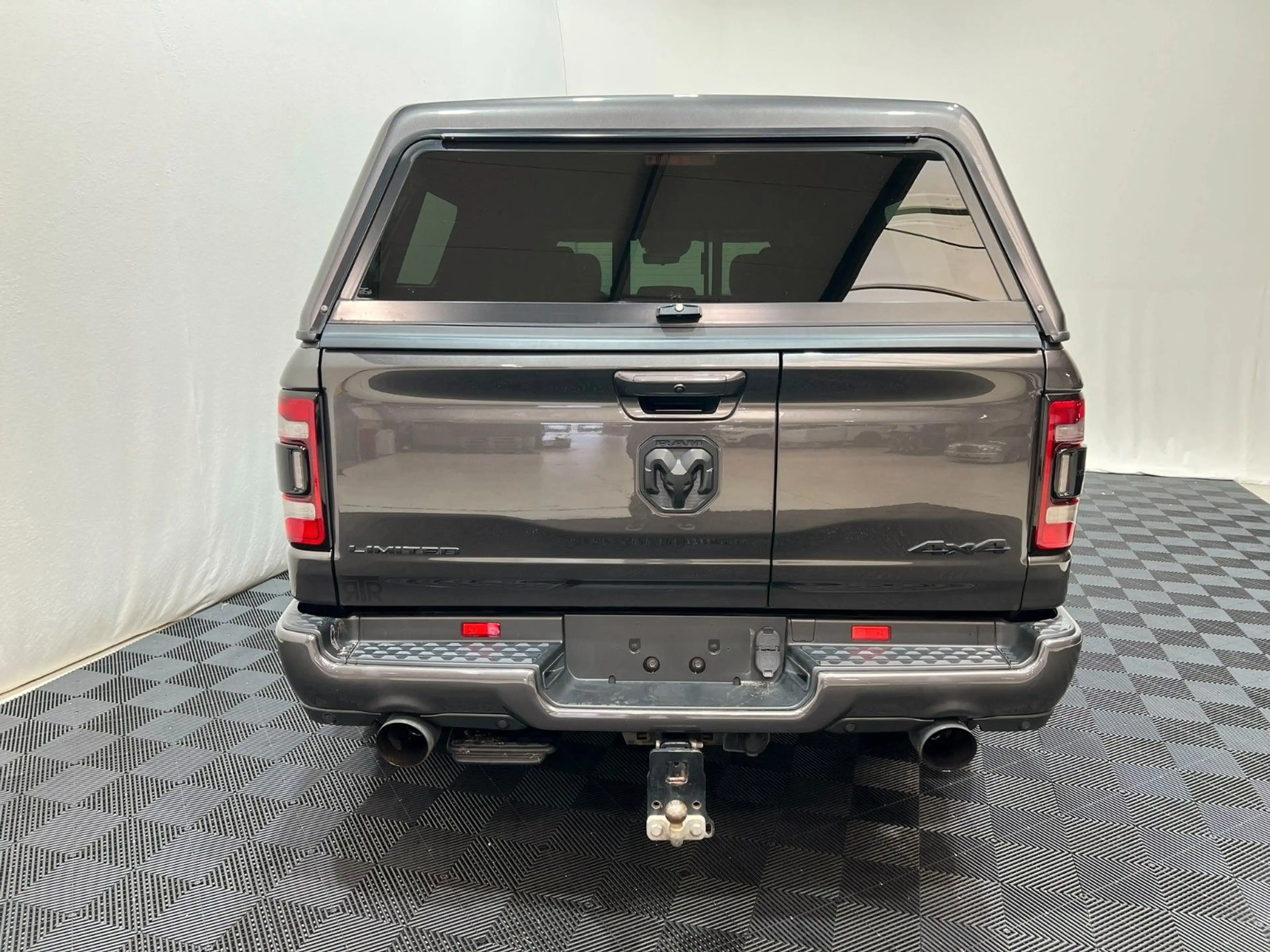 Dodge RAM 1500 LIMITED NIGHT CREW CAB 4X4 *MFT* — photo 5