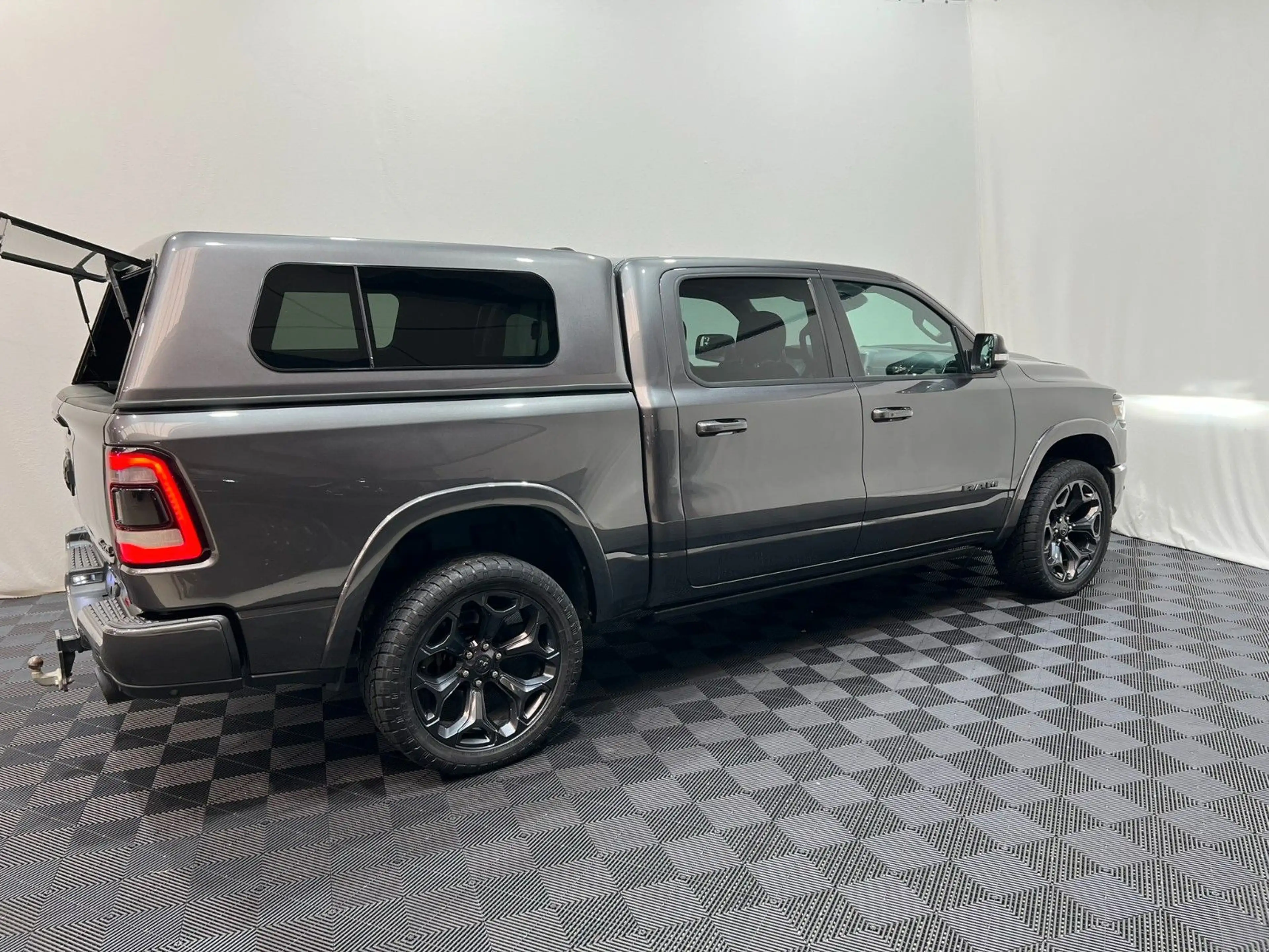 Dodge RAM 1500 LIMITED NIGHT CREW CAB 4X4 *MFT* — photo 7