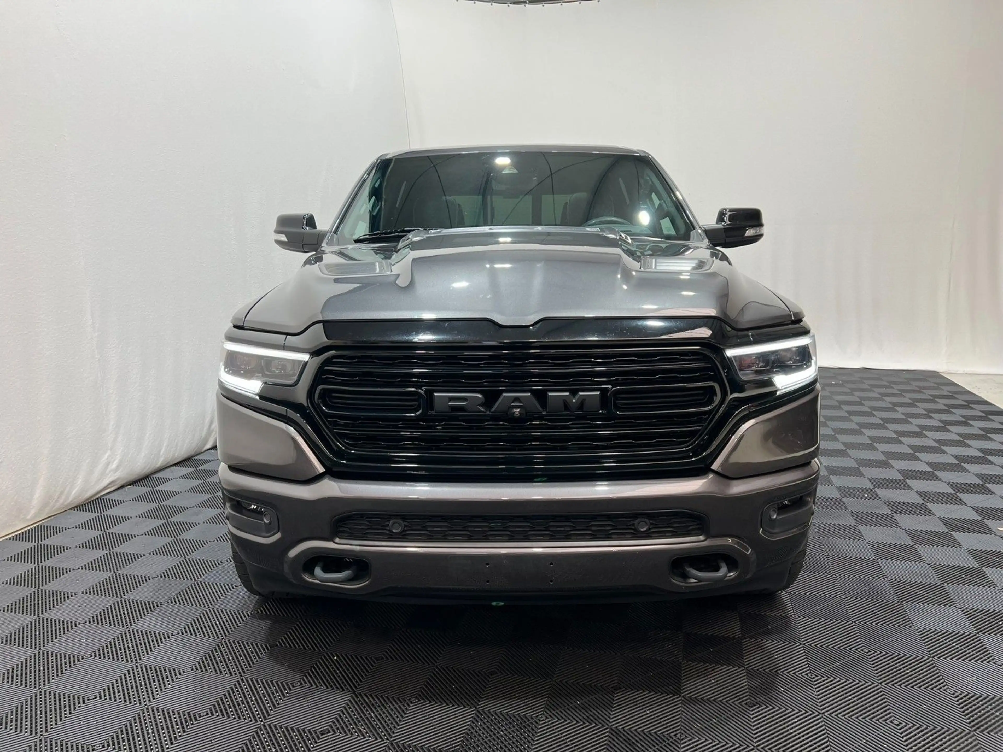 Dodge RAM 1500 LIMITED NIGHT CREW CAB 4X4 *MFT* — photo 3