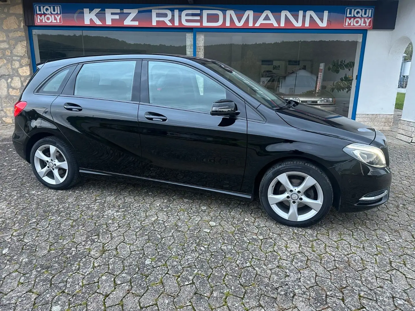 Mercedes-Benz B 180 B -Klasse B 180 Чёрный - 1