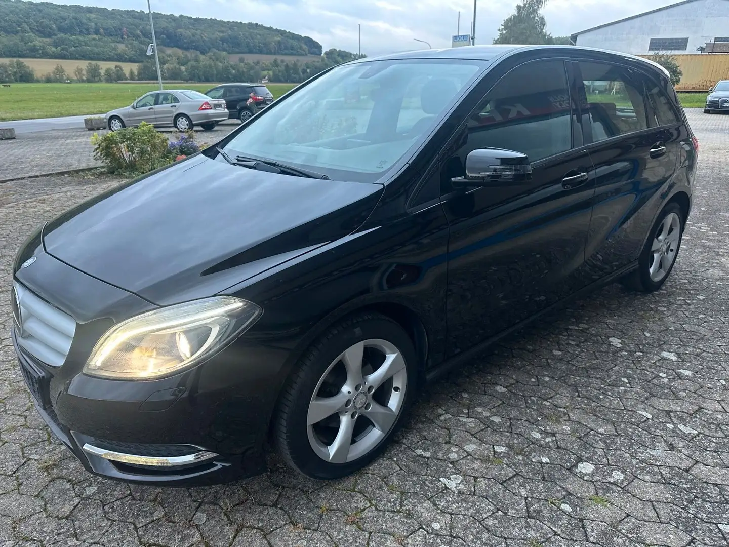 Mercedes-Benz B 180 B -Klasse B 180 Чёрный - 2