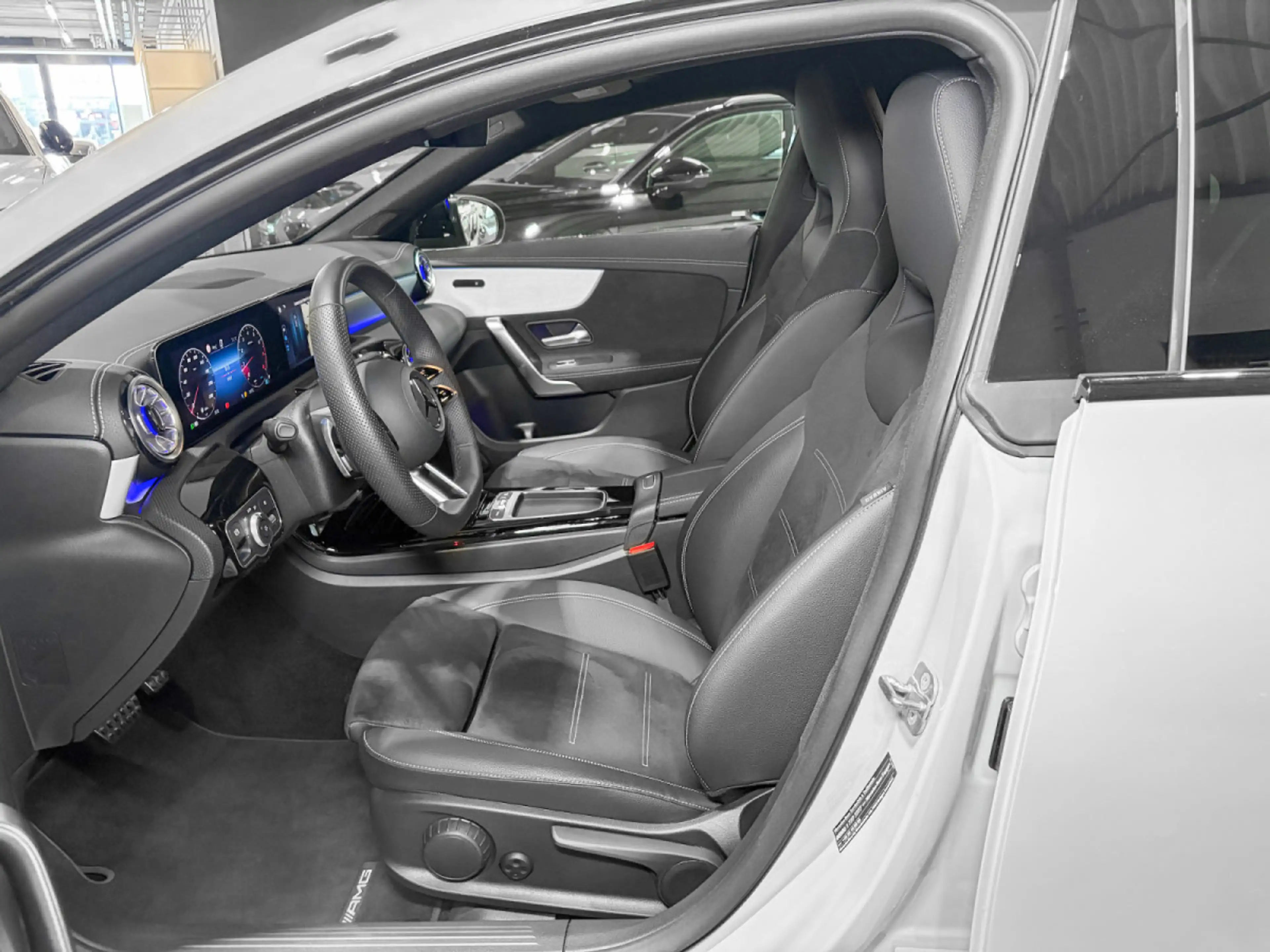 Mercedes-Benz CLA 200 CLA 200 Special Edition/AHK/KAMERA/19'/ — photo 4