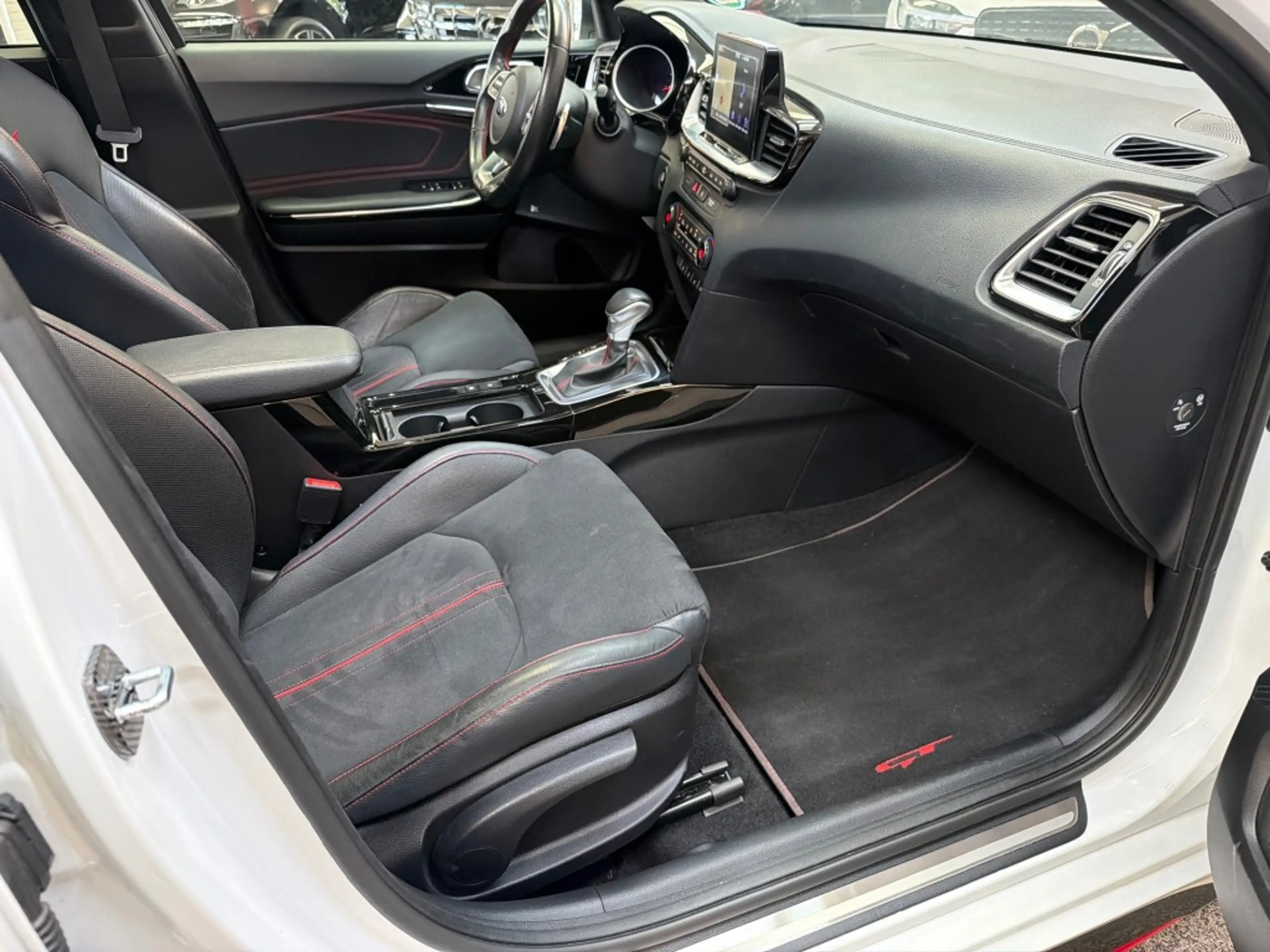 Kia ProCeed / pro_cee'd 1.6 T-GDI GT 205PK Panodak Clima Navi Cruise Jbl M — photo 14