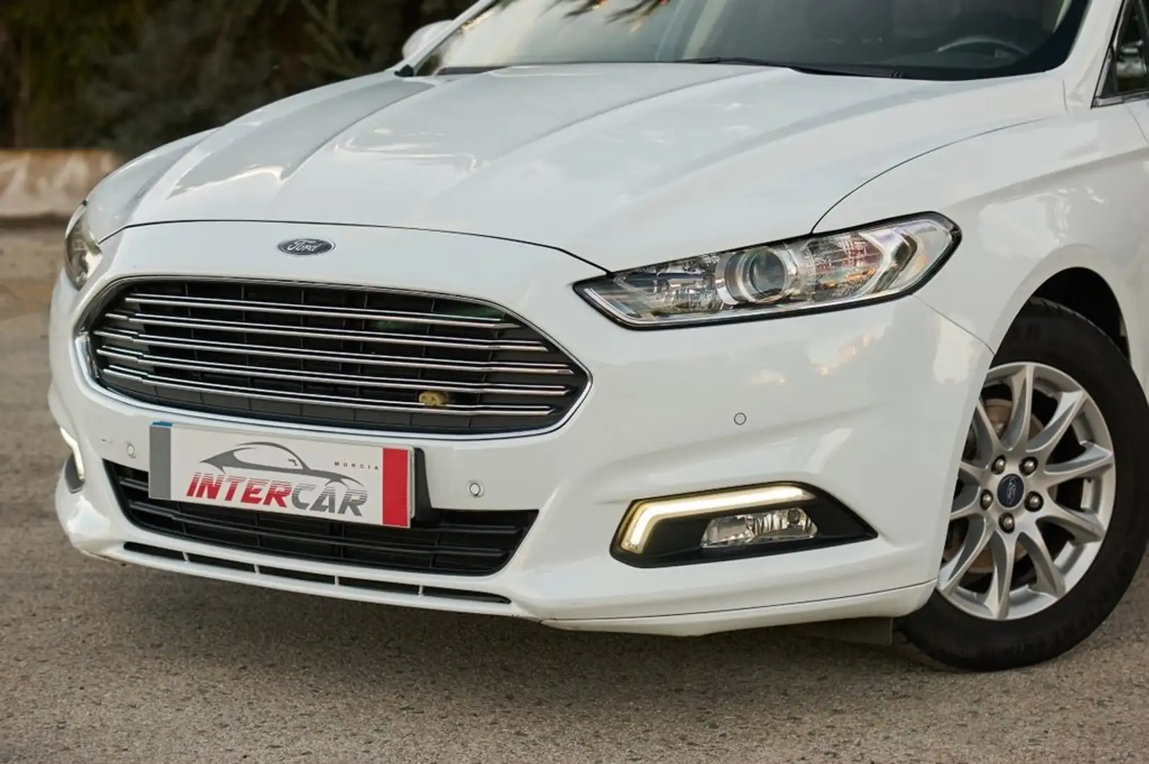 Ford Mondeo 1.5 TDCi 120CV Trend SportBreak Blanco - 2