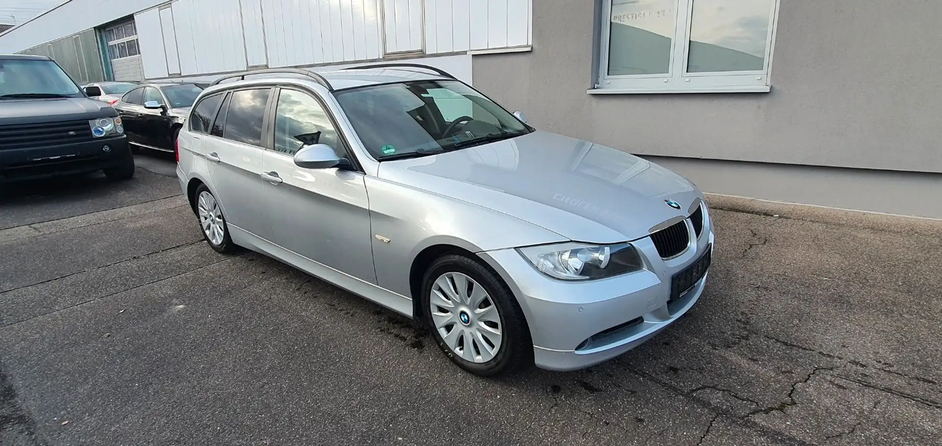 BMW 318 i  Touring Automatik*Klimatronik*Sitzheizung* Argent - 2