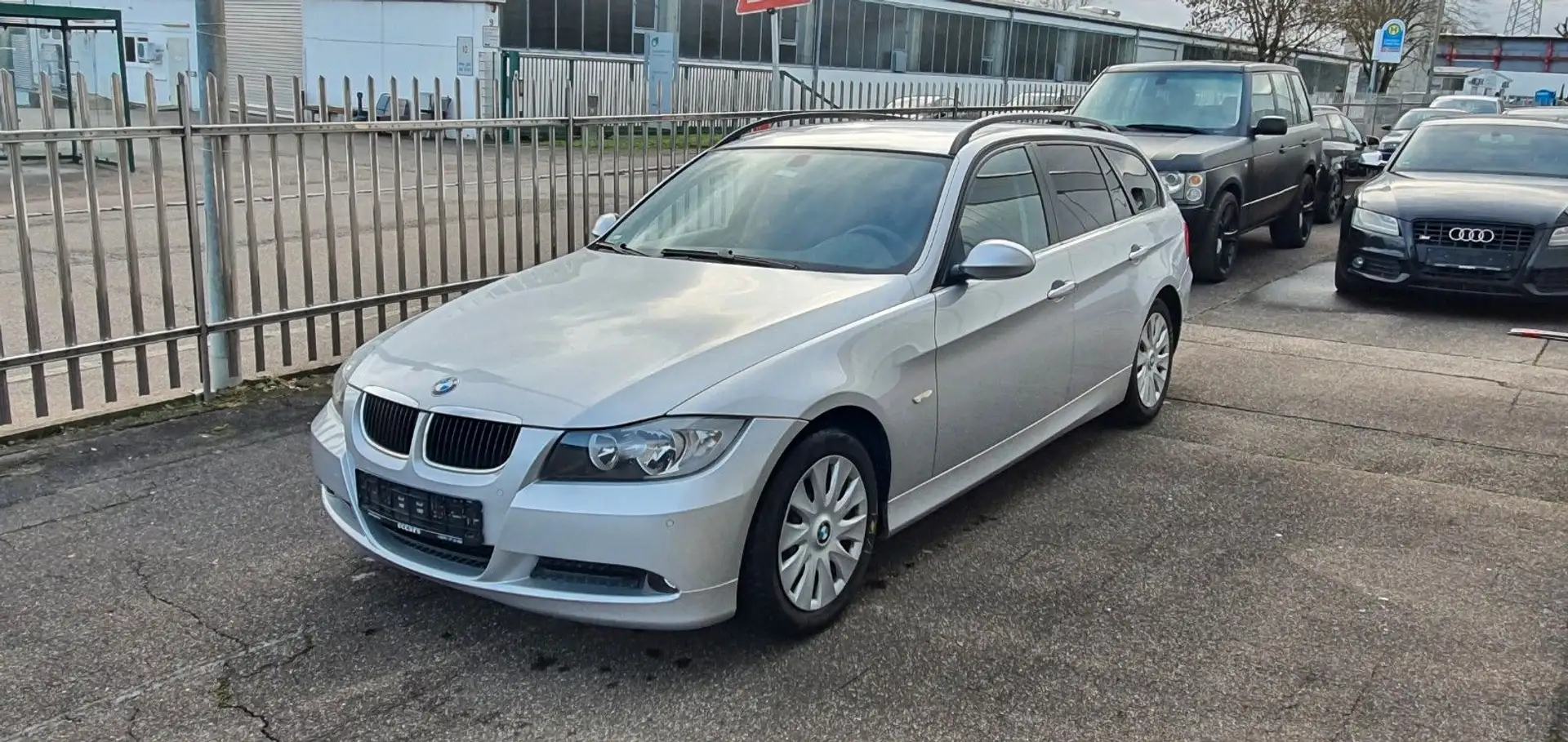 BMW 318 i  Touring Automatik*Klimatronik*Sitzheizung* Argent - 1
