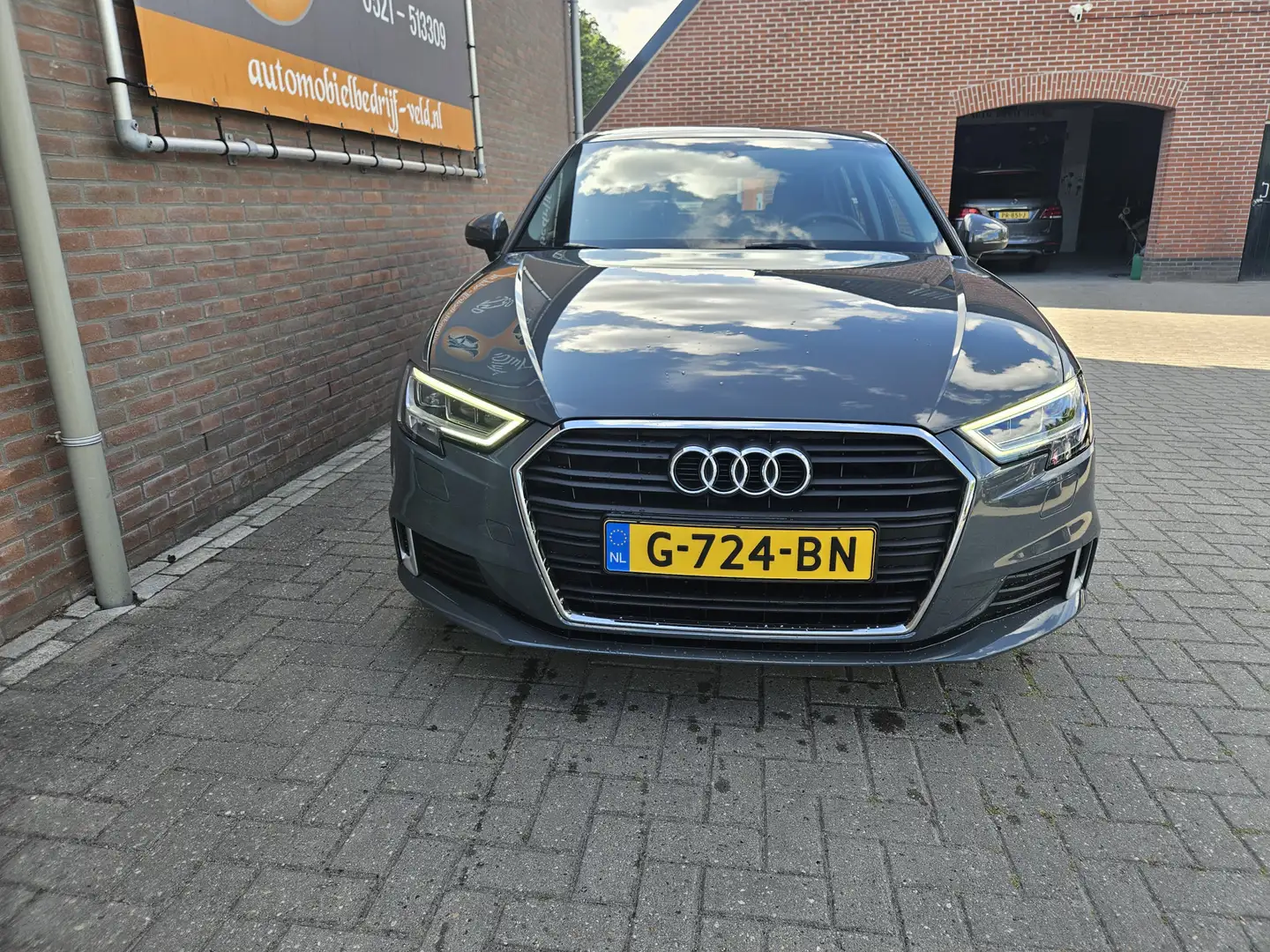 Audi A3 Sportback 35 TFSI CoD Advance Grijs - 2