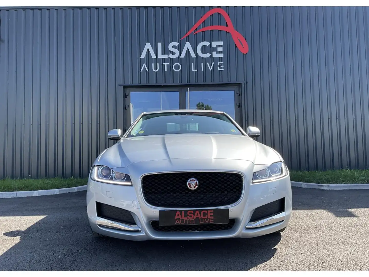 Jaguar XF 2.0 D - E-Perfomance 163CH BVA PURE Gris - 2