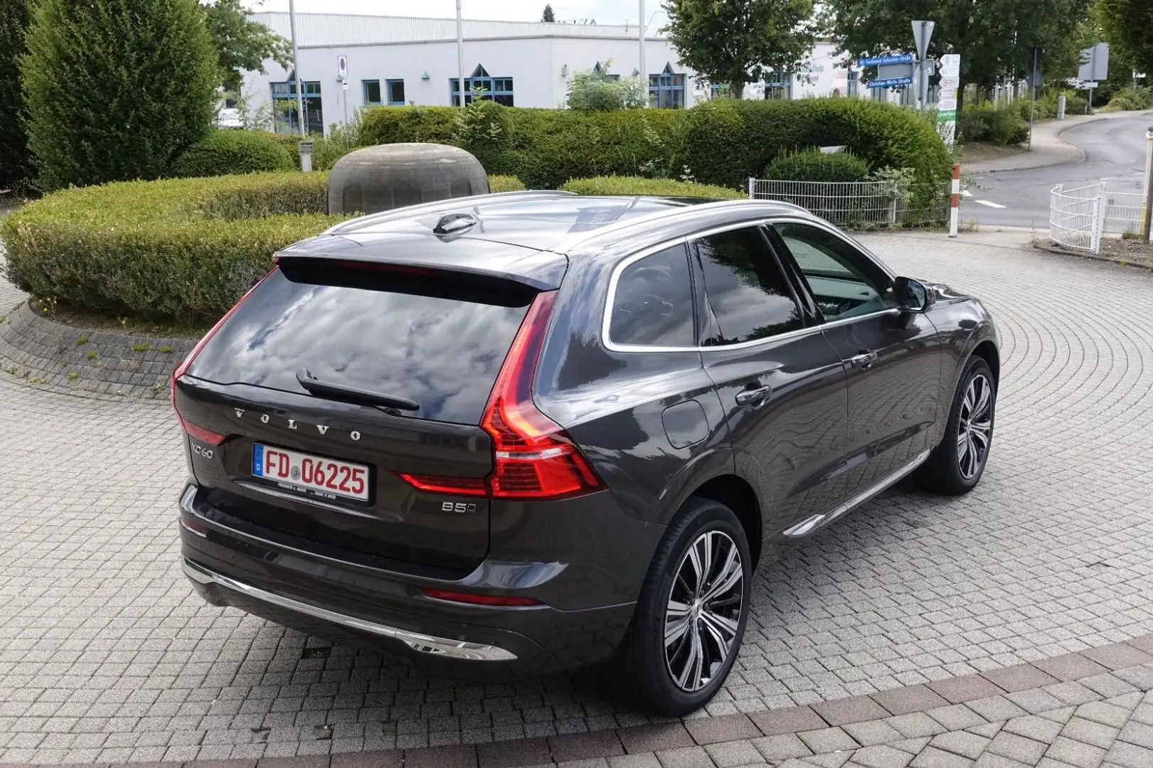 Volvo XC60 B5 Diesel AWD Ultimate Bright / AHK Panod. Gris - 2