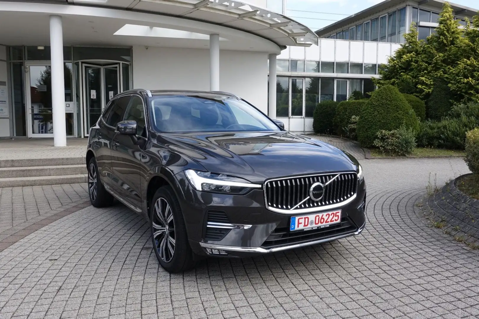 Volvo XC60 B5 Diesel AWD Ultimate Bright / AHK Panod. Gris - 1