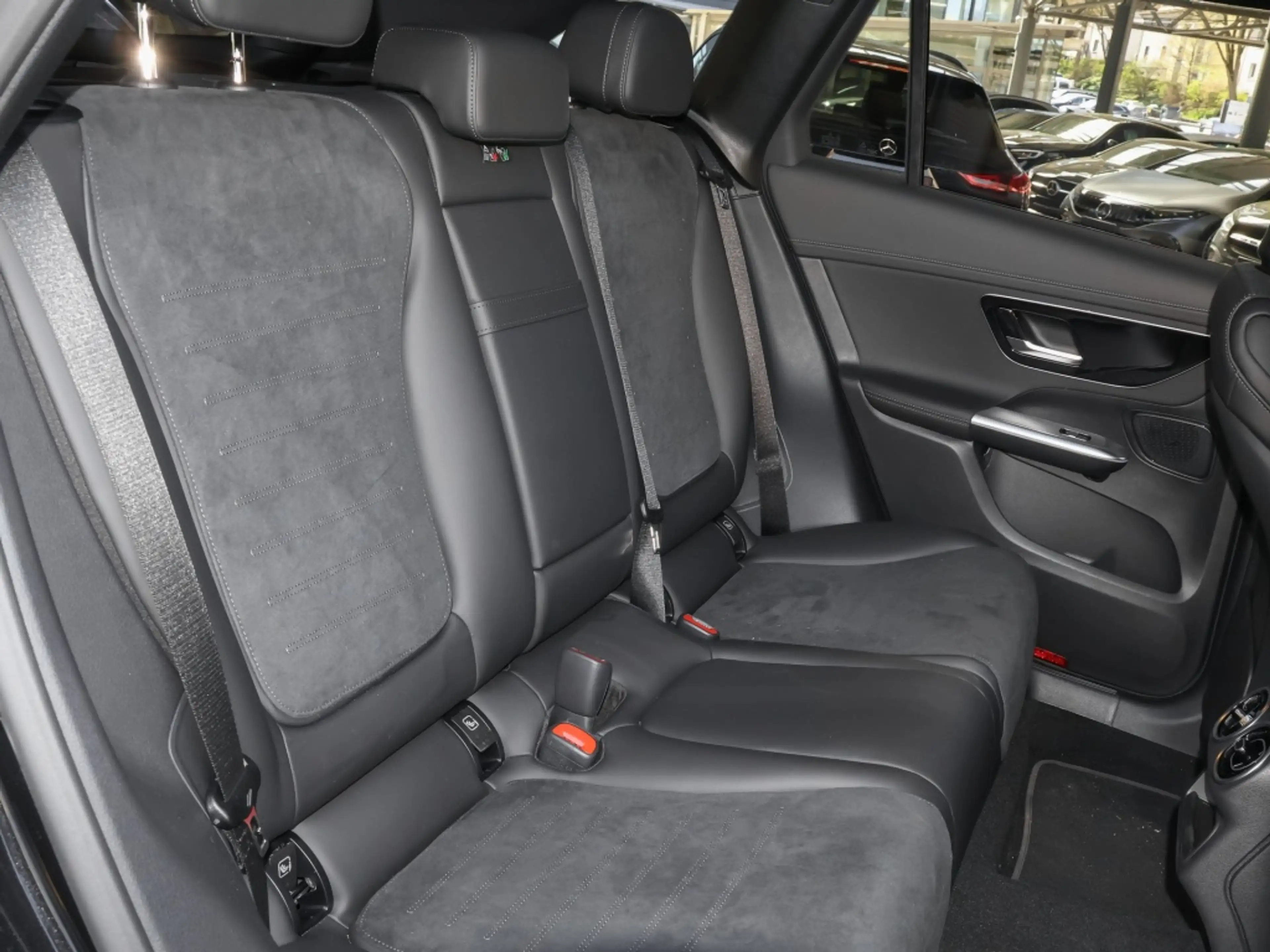 Mercedes-Benz GLC 200 d 4M AMG-Sport/Pano/Distr/Memo/AHK/360° — photo 7