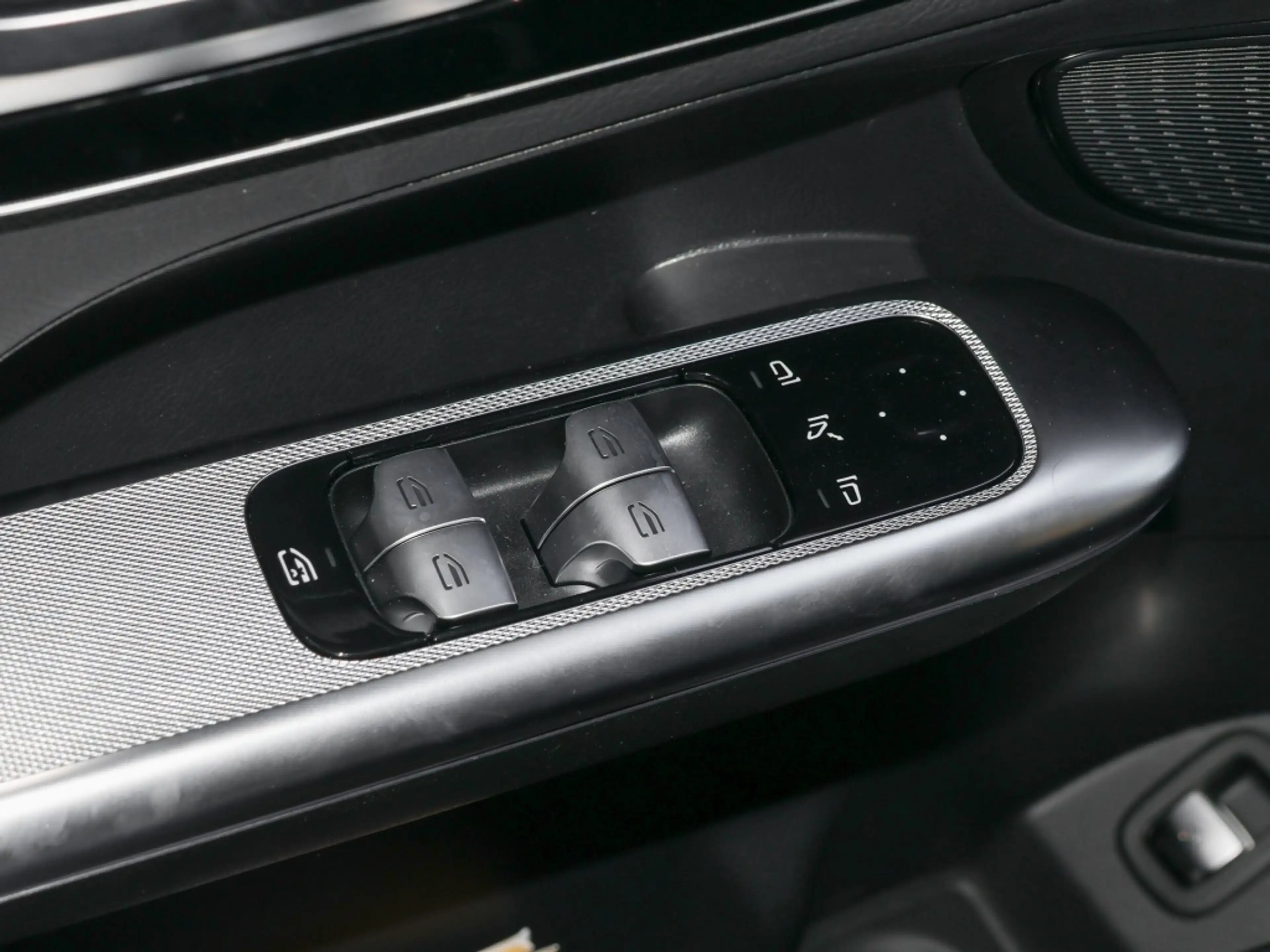 Mercedes-Benz GLC 200 d 4M AMG-Sport/Pano/Distr/Memo/AHK/360° — photo 15