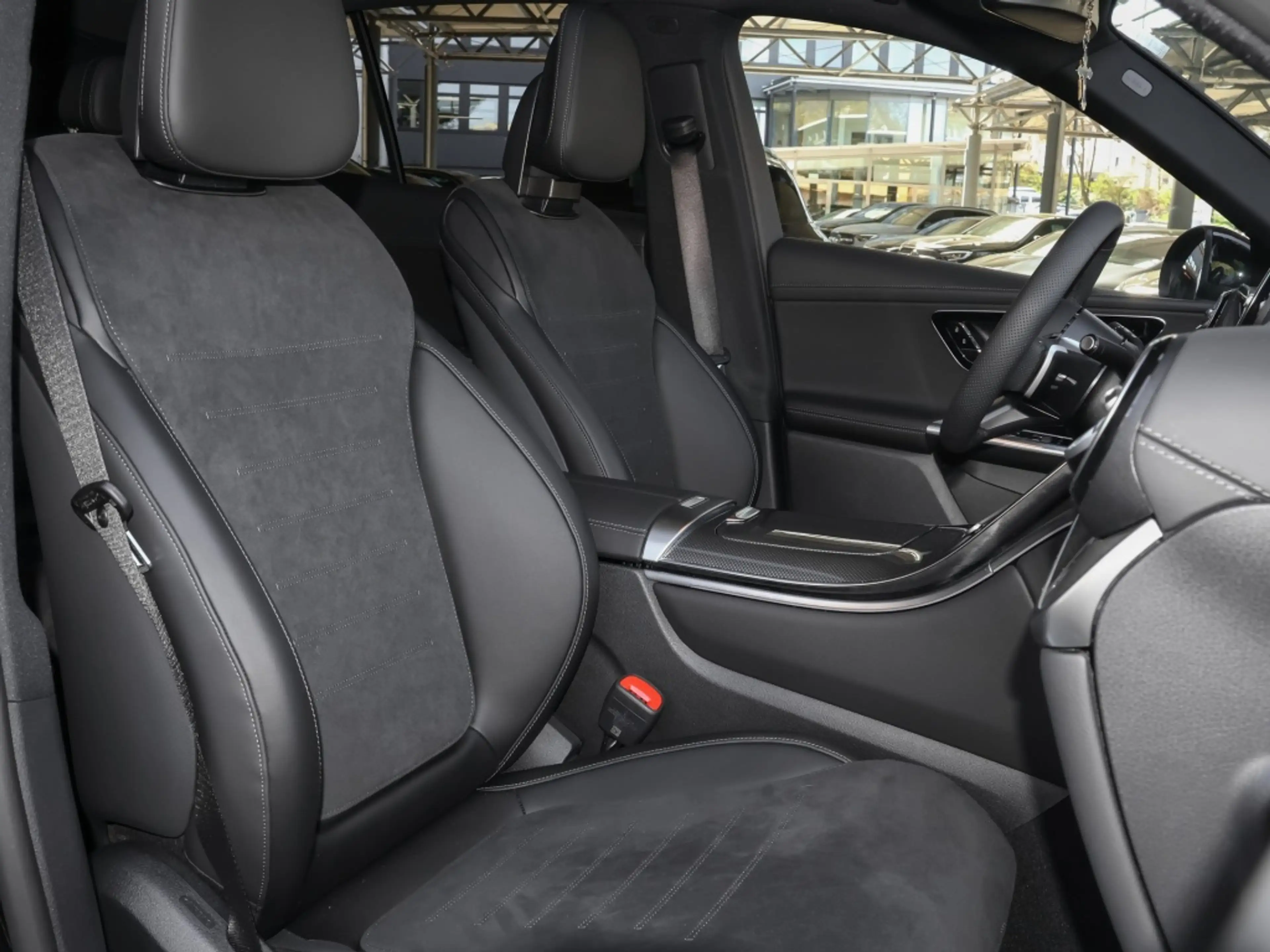 Mercedes-Benz GLC 200 d 4M AMG-Sport/Pano/Distr/Memo/AHK/360° — photo 5