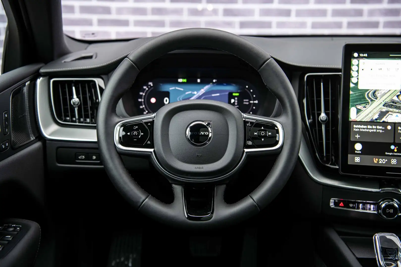 Volvo XC60 Plug-in Hybrid T6 AWD Plus Black Edition | Nieuw m Schwarz - 2