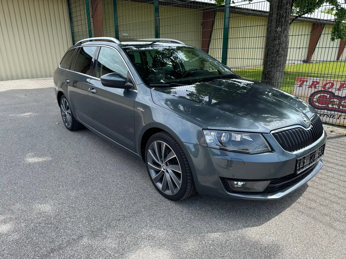 Skoda Octavia Laurin&Klement AHK/SHZ/ALCANTARA/NAVI Gris - 2