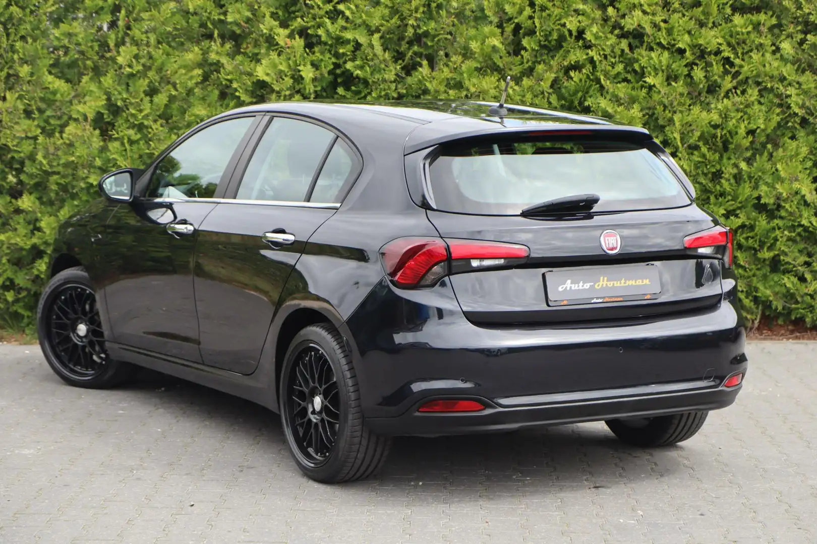 Fiat Tipo 1.4 T-Jet 16v 120 pk S-Design Airco|NAvi|Lmv|Pdc|L Zwart - 2
