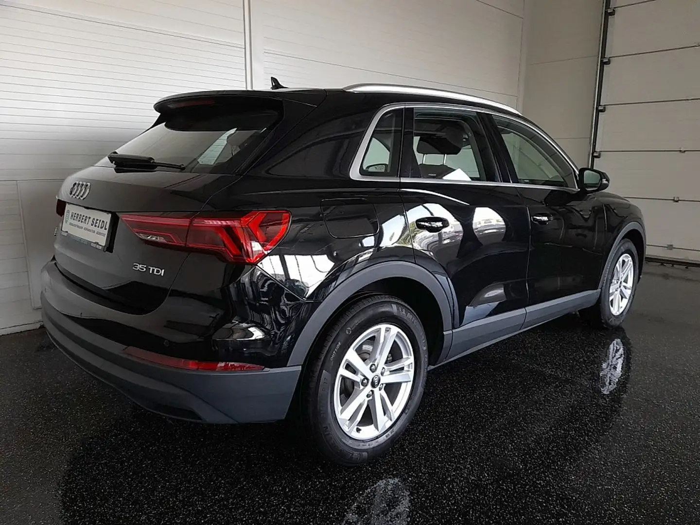 Audi Q3 Business-Line 35 TDI S-tr. *VOLL LED / NAVI / V... Zwart - 2