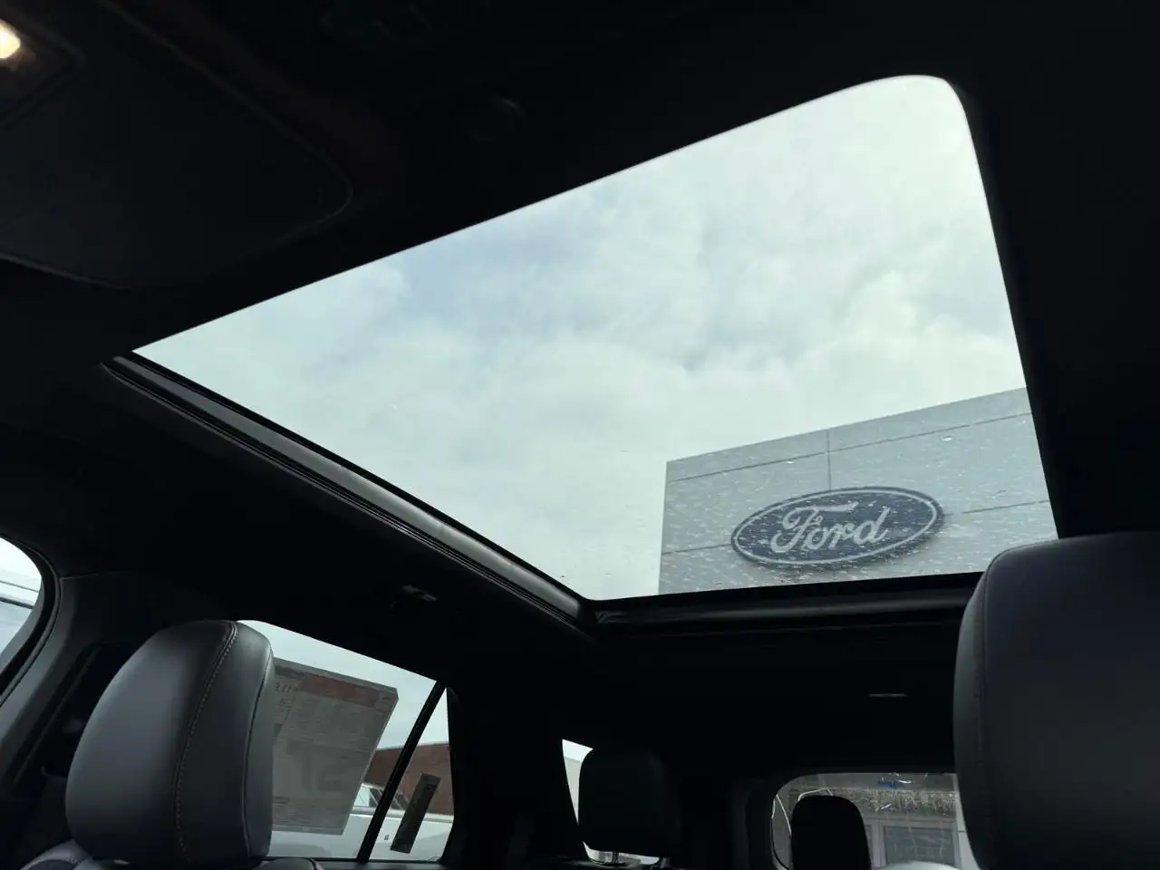 Ford Explorer снимка Ford Explorer