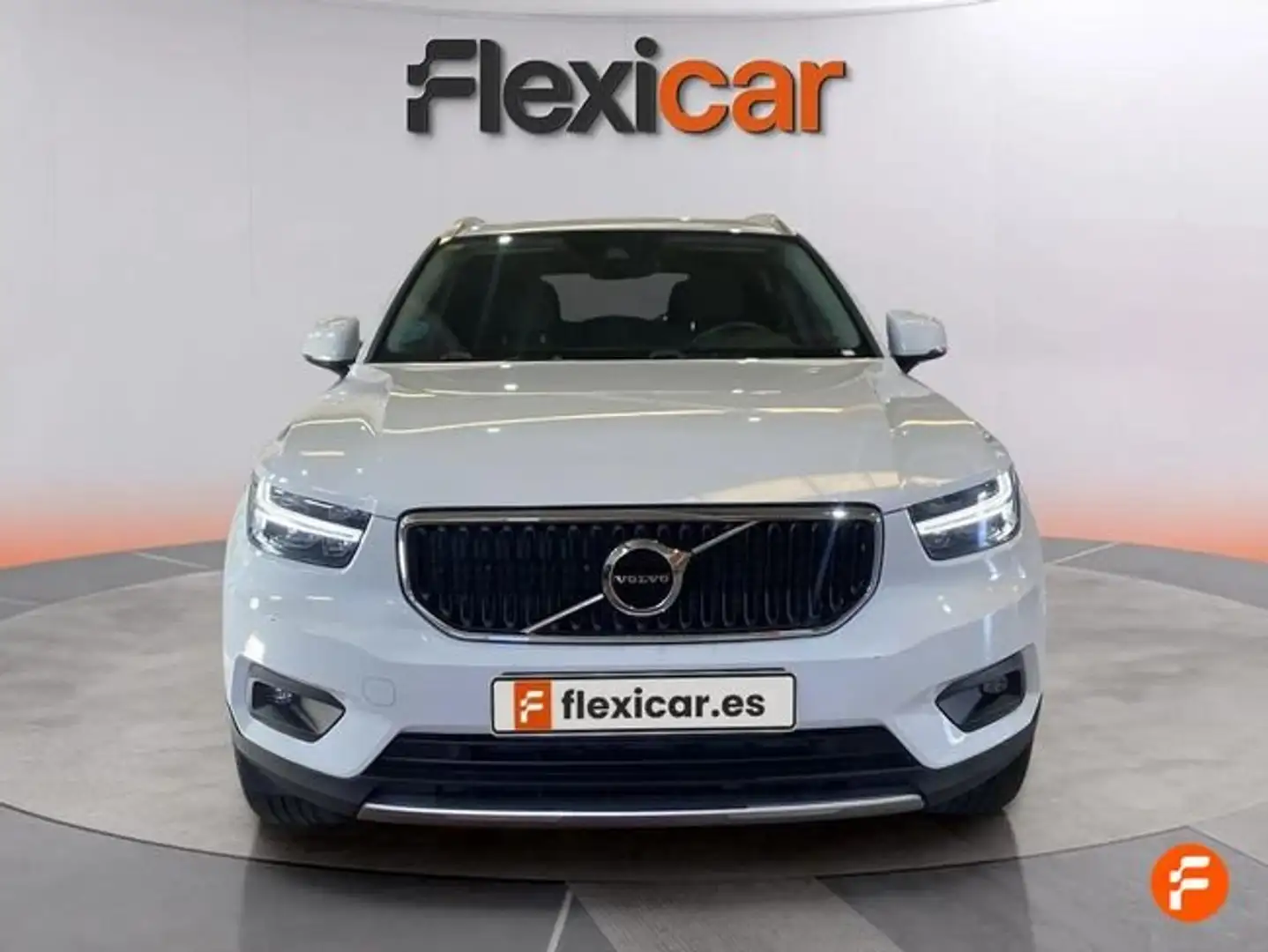 Volvo XC40 D3 Momentum AWD Aut. Blanco - 2
