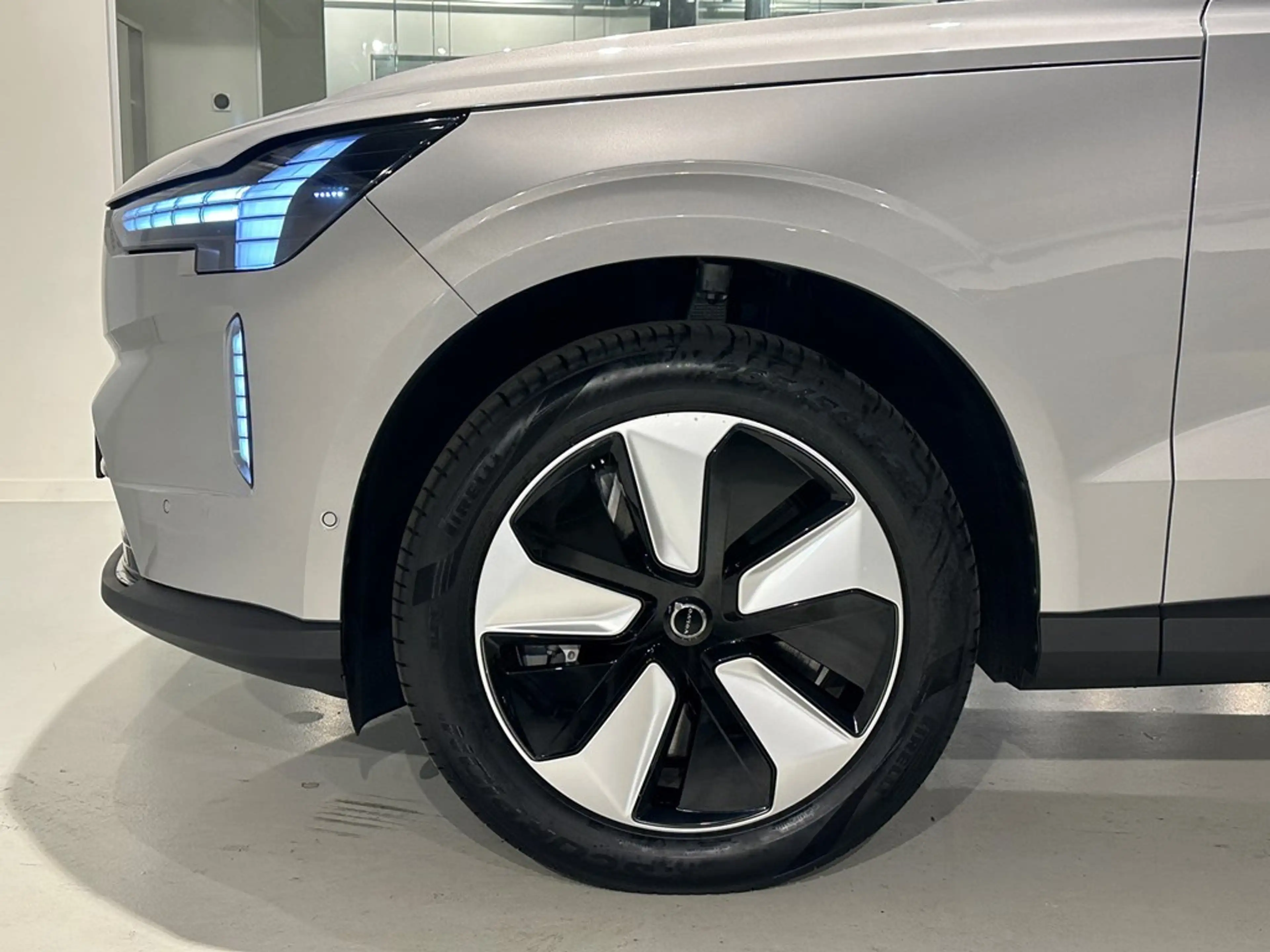 Volvo EX90 EV Single Engine 5 zitplaatsen + trekhaak — photo 3