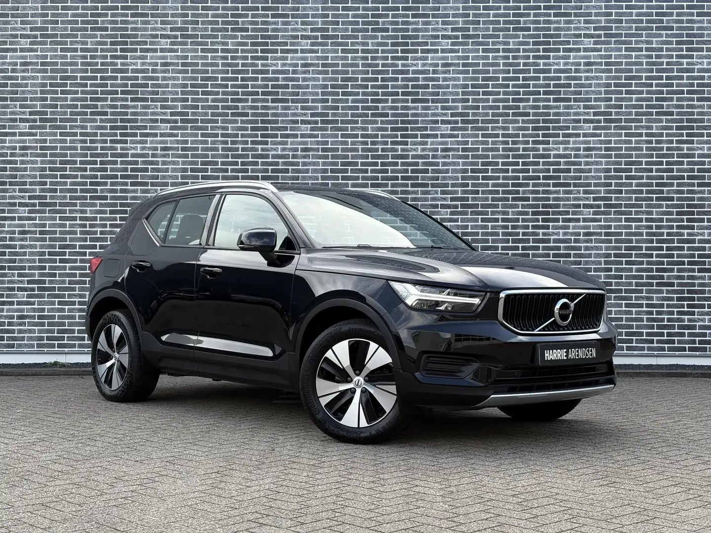 Volvo XC40 T2 Momentum | Trekhaak | 18 inch Lichtmetalen Velg Noir - 2