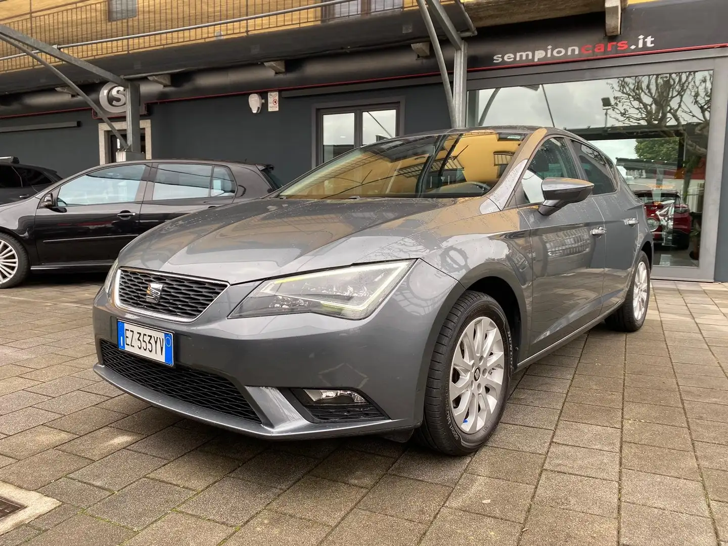 SEAT Leon 5p 1.2 tsi Style 110cv EURO UNICO PROPRIETARIO Grigio - 2