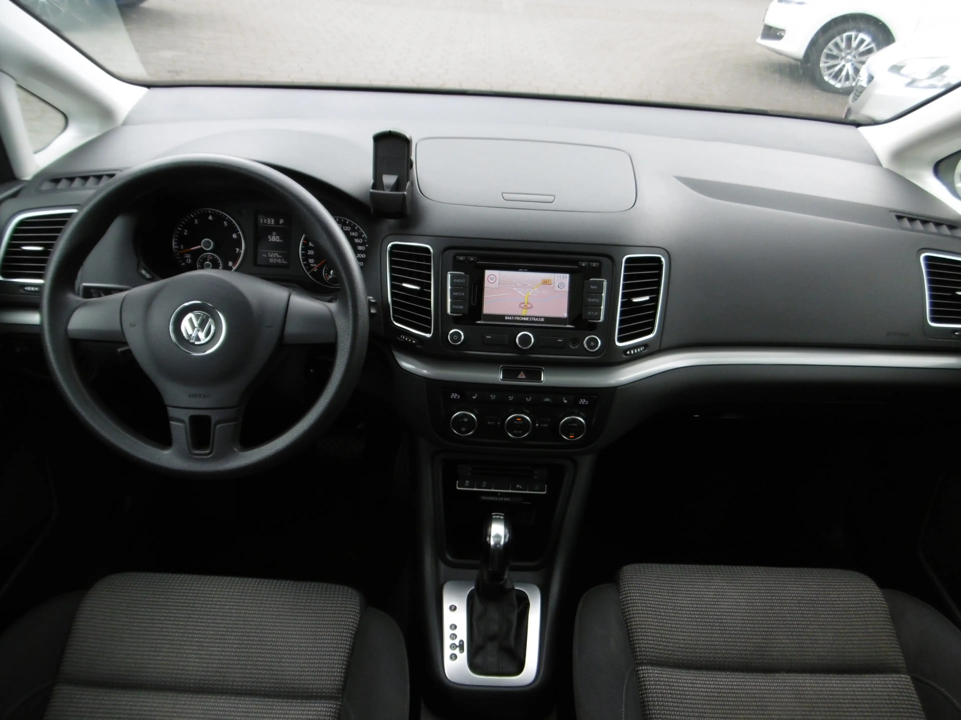 Volkswagen Sharan 1.4TSi Automatik Nav Panorama 7-Sitze PDC — photo 7