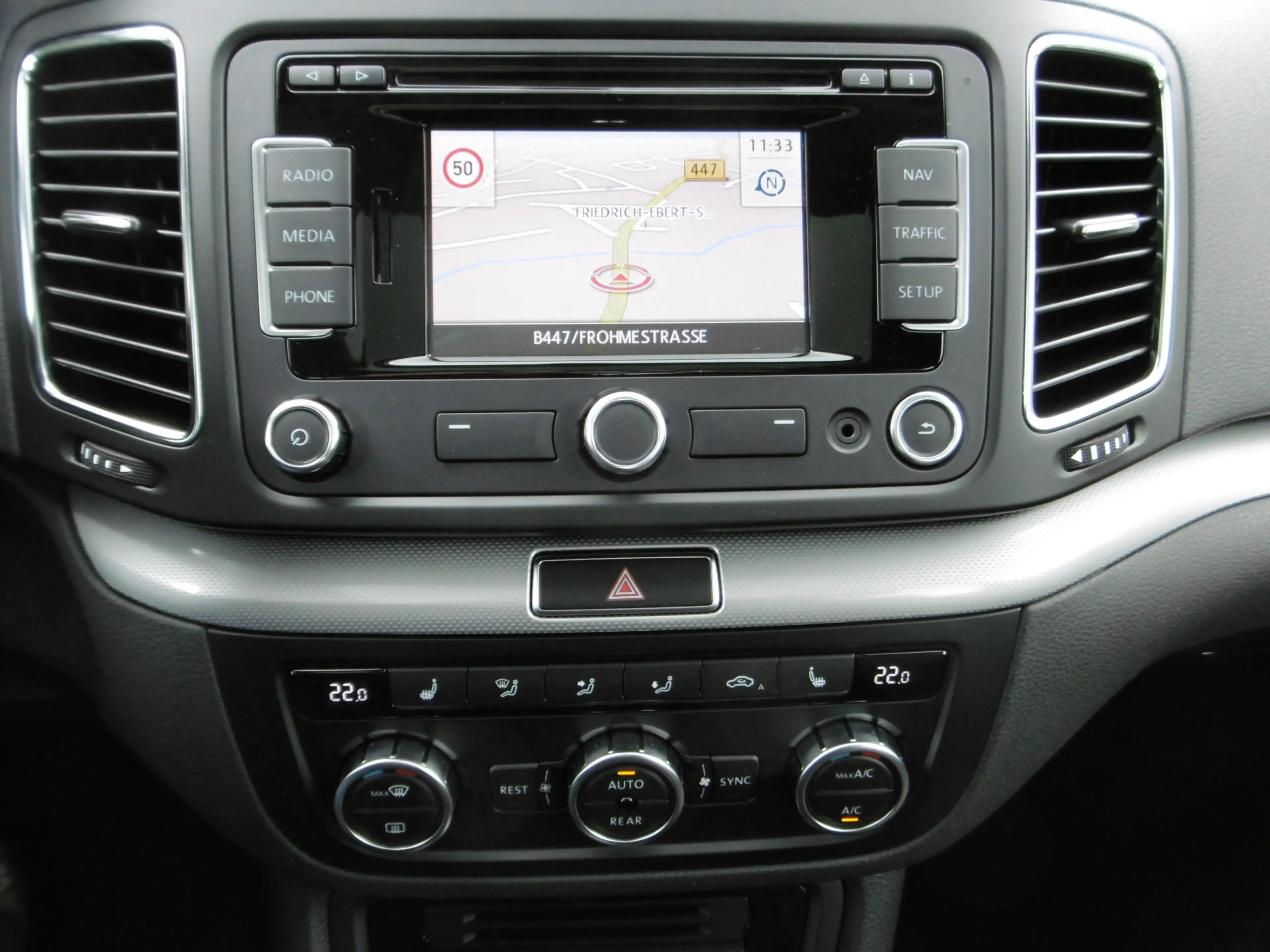 Volkswagen Sharan 1.4TSi Automatik Nav Panorama 7-Sitze PDC — photo 11
