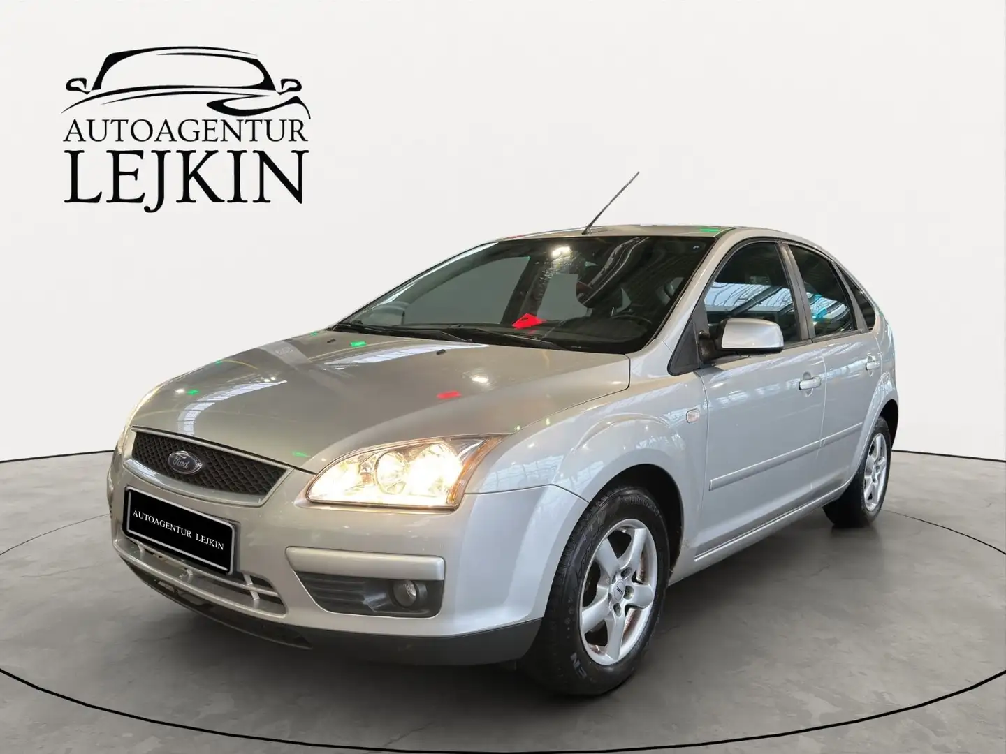 Ford Focus Lim. Style Silber - 1
